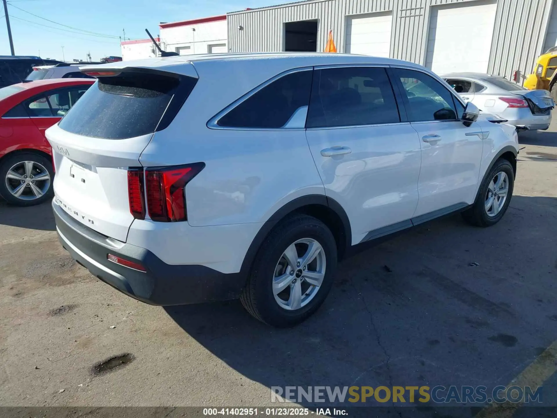 4 Photograph of a damaged car 5XYRG4LC6NG111914 KIA SORENTO 2022