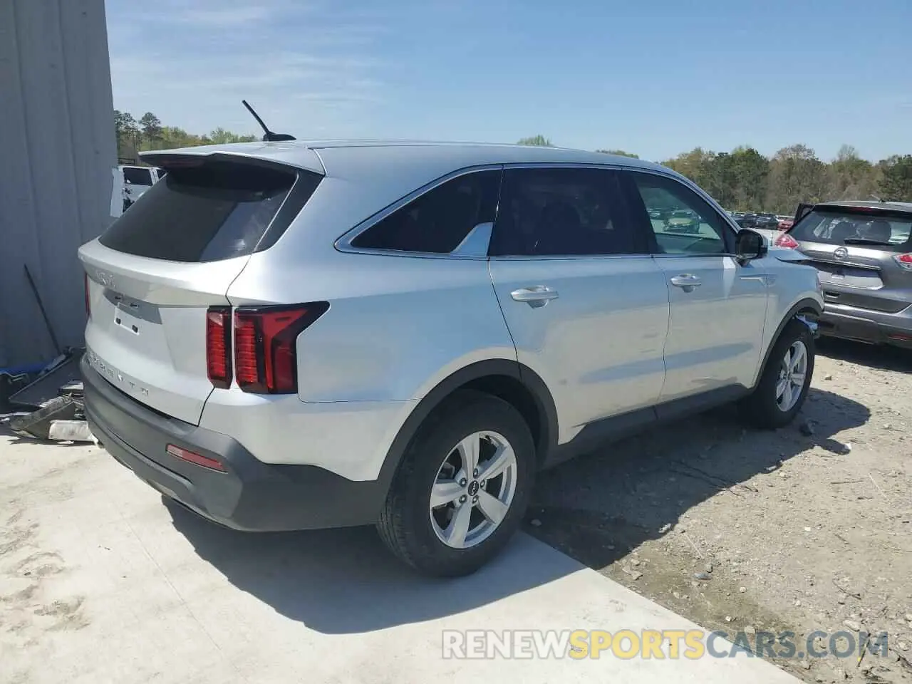 3 Photograph of a damaged car 5XYRG4LC7NG124249 KIA SORENTO 2022
