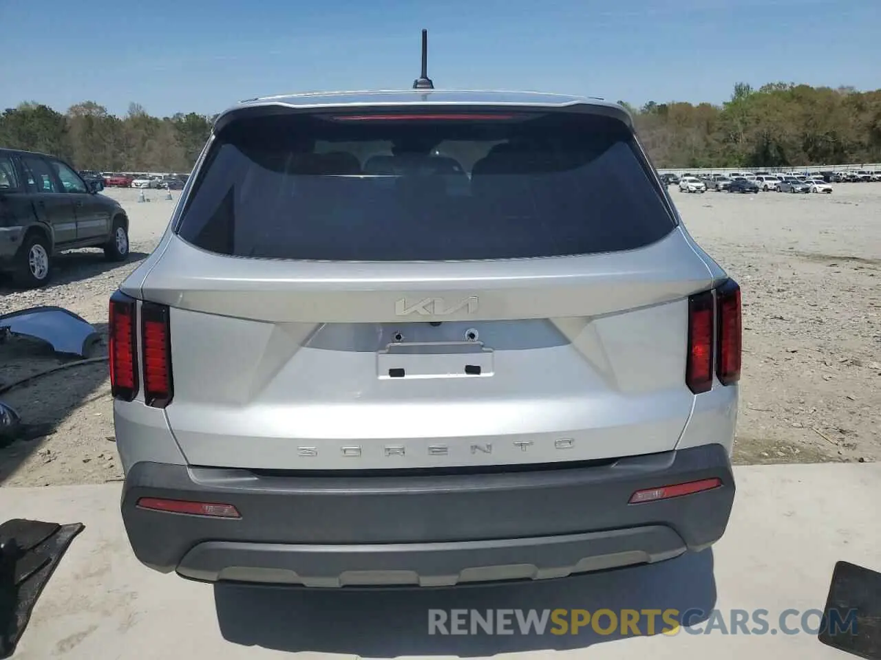 6 Photograph of a damaged car 5XYRG4LC7NG124249 KIA SORENTO 2022