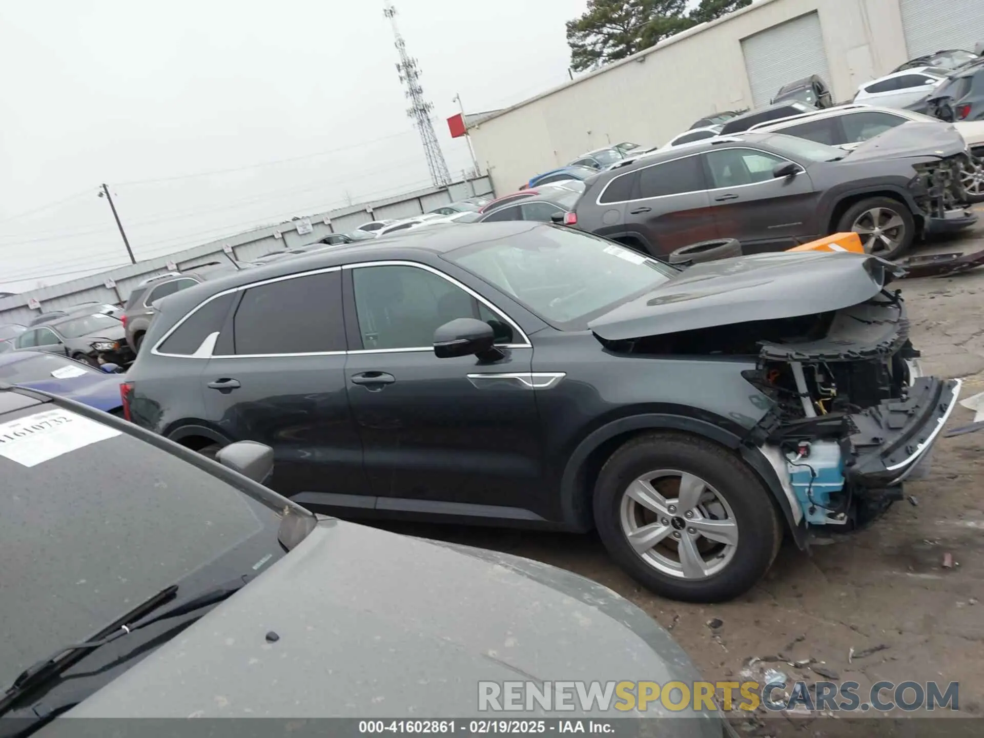 13 Photograph of a damaged car 5XYRG4LC7NG146123 KIA SORENTO 2022