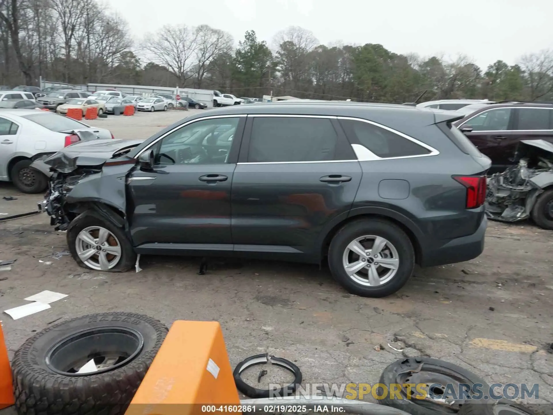 14 Photograph of a damaged car 5XYRG4LC7NG146123 KIA SORENTO 2022
