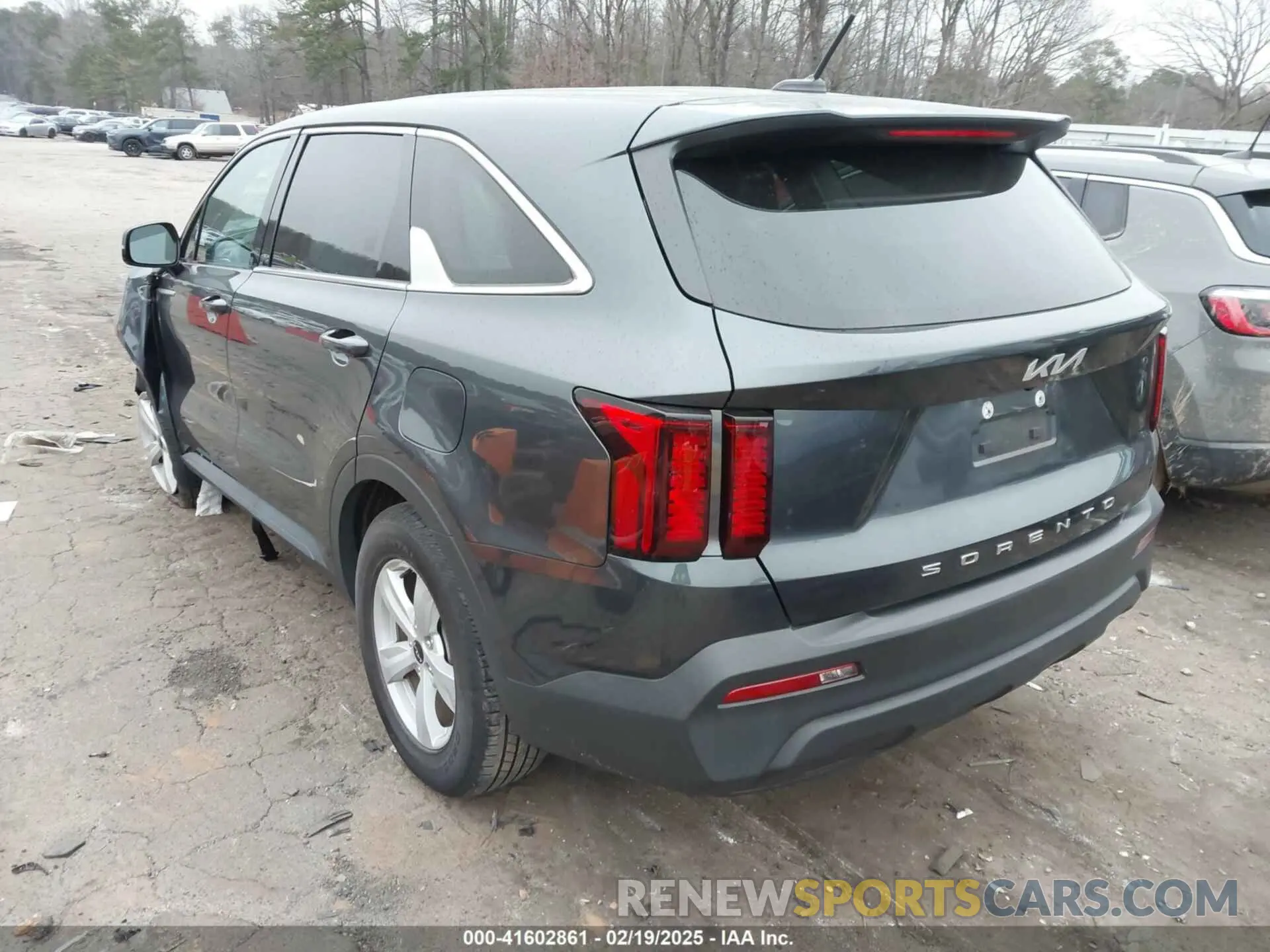 3 Photograph of a damaged car 5XYRG4LC7NG146123 KIA SORENTO 2022