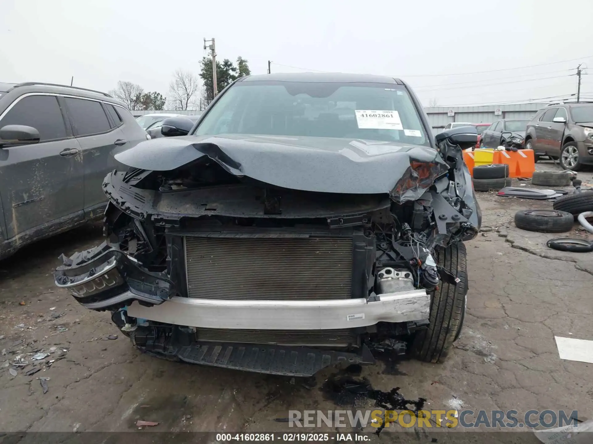 6 Photograph of a damaged car 5XYRG4LC7NG146123 KIA SORENTO 2022