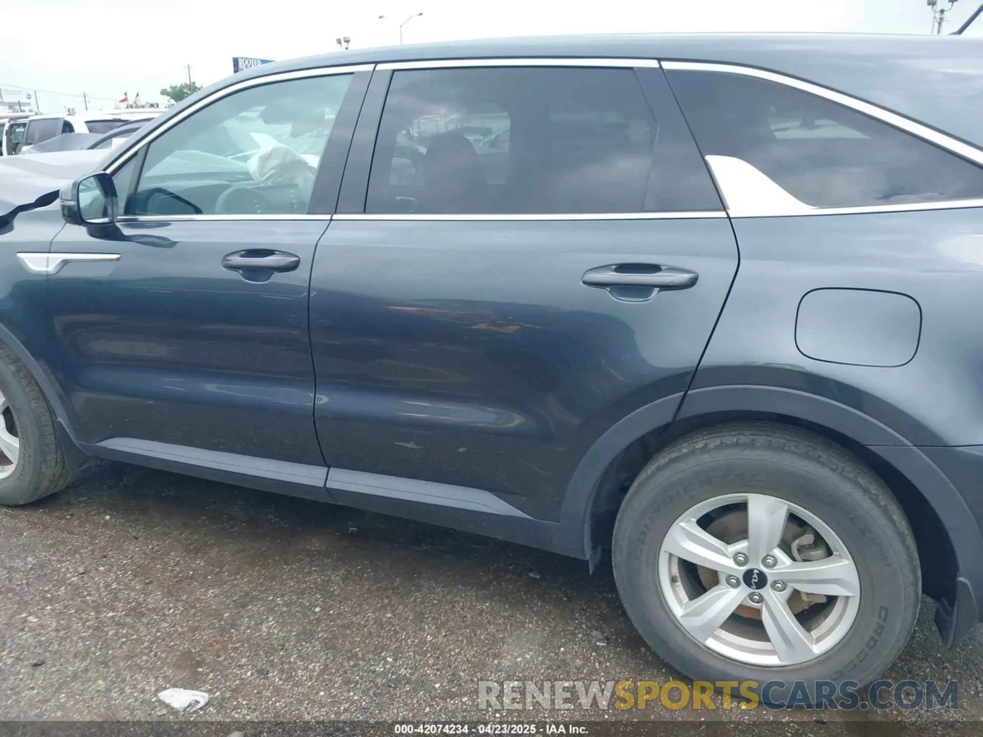 14 Photograph of a damaged car 5XYRG4LC8NG116399 KIA SORENTO 2022