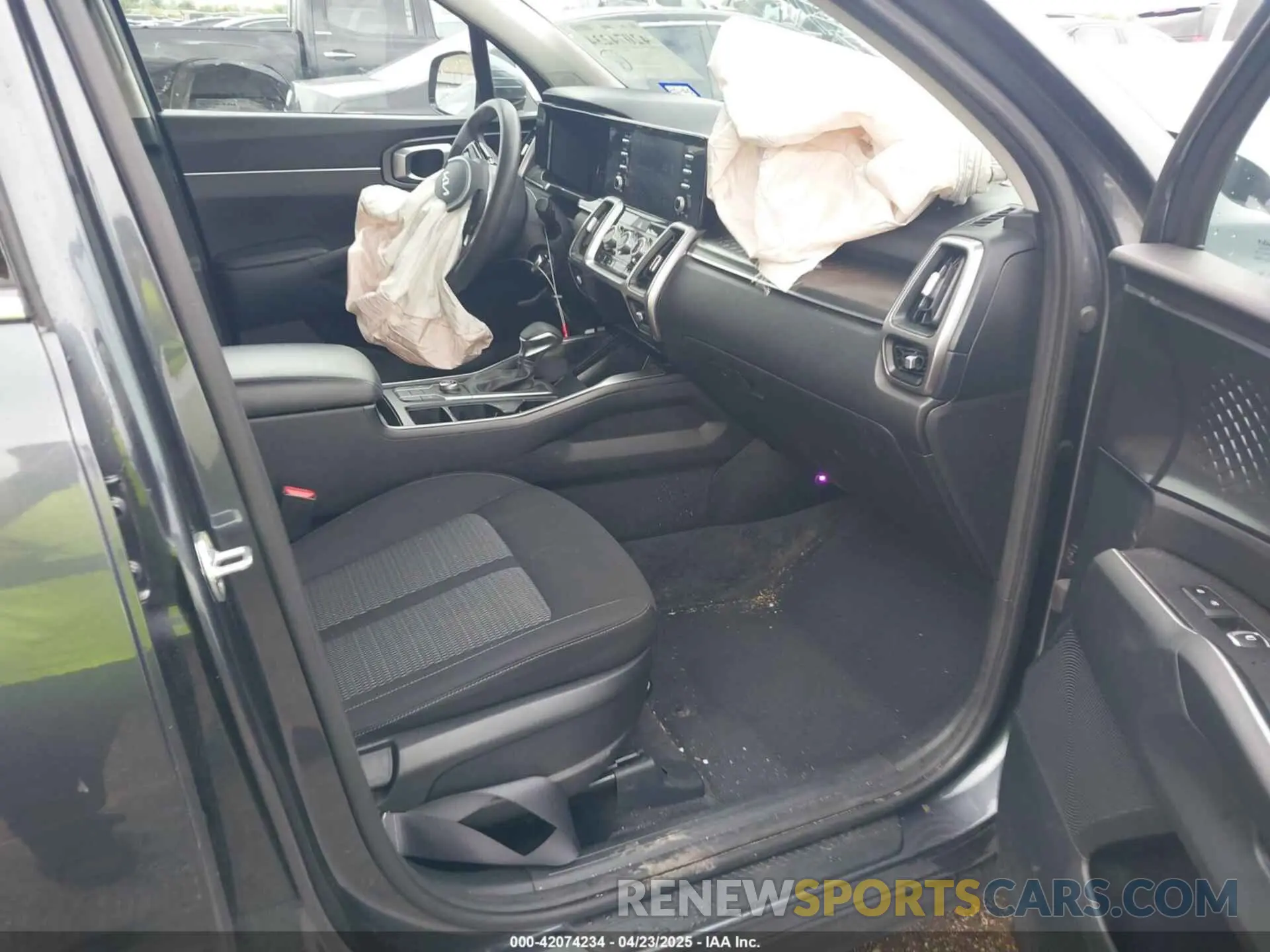 5 Photograph of a damaged car 5XYRG4LC8NG116399 KIA SORENTO 2022
