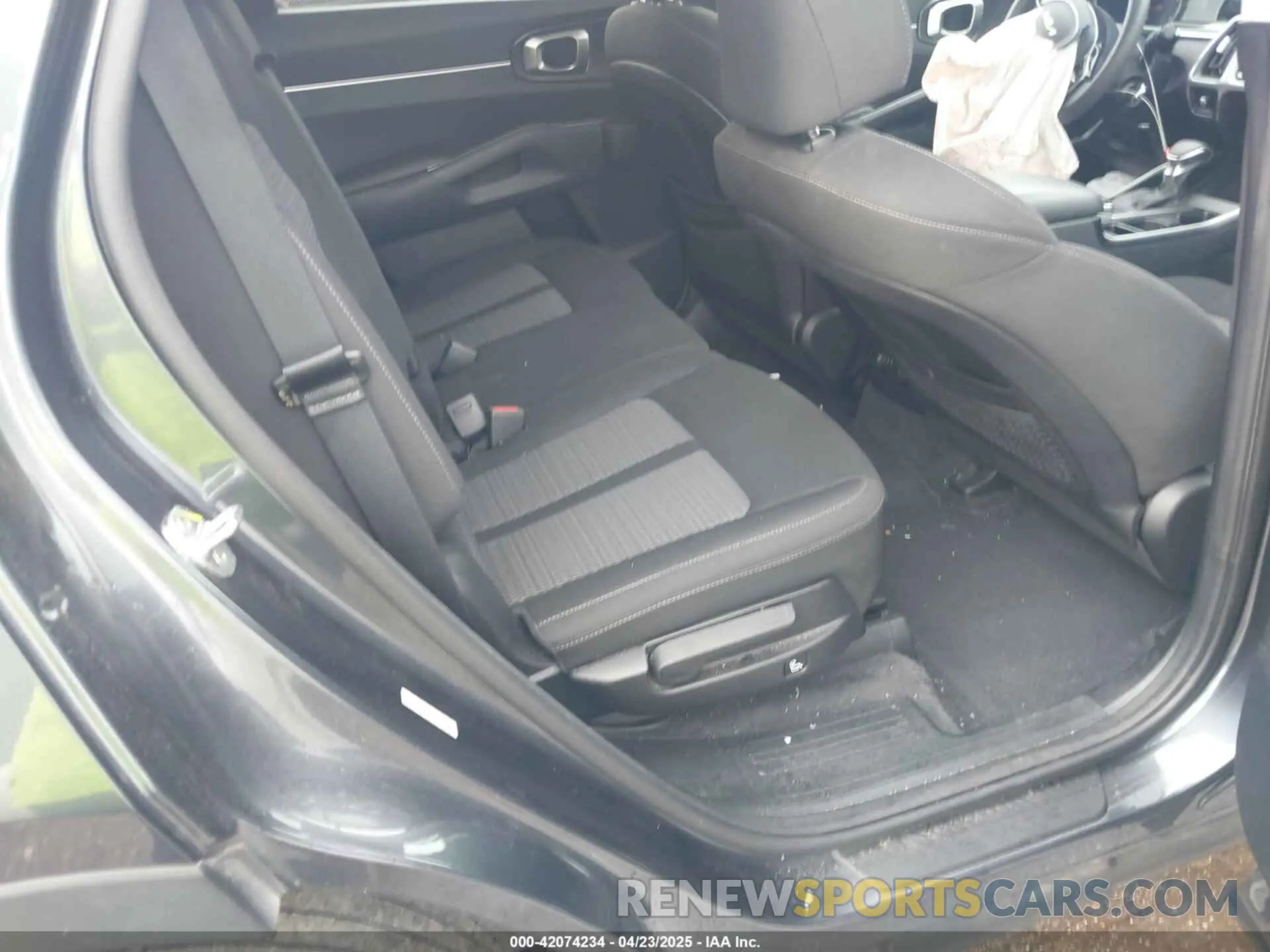 8 Photograph of a damaged car 5XYRG4LC8NG116399 KIA SORENTO 2022