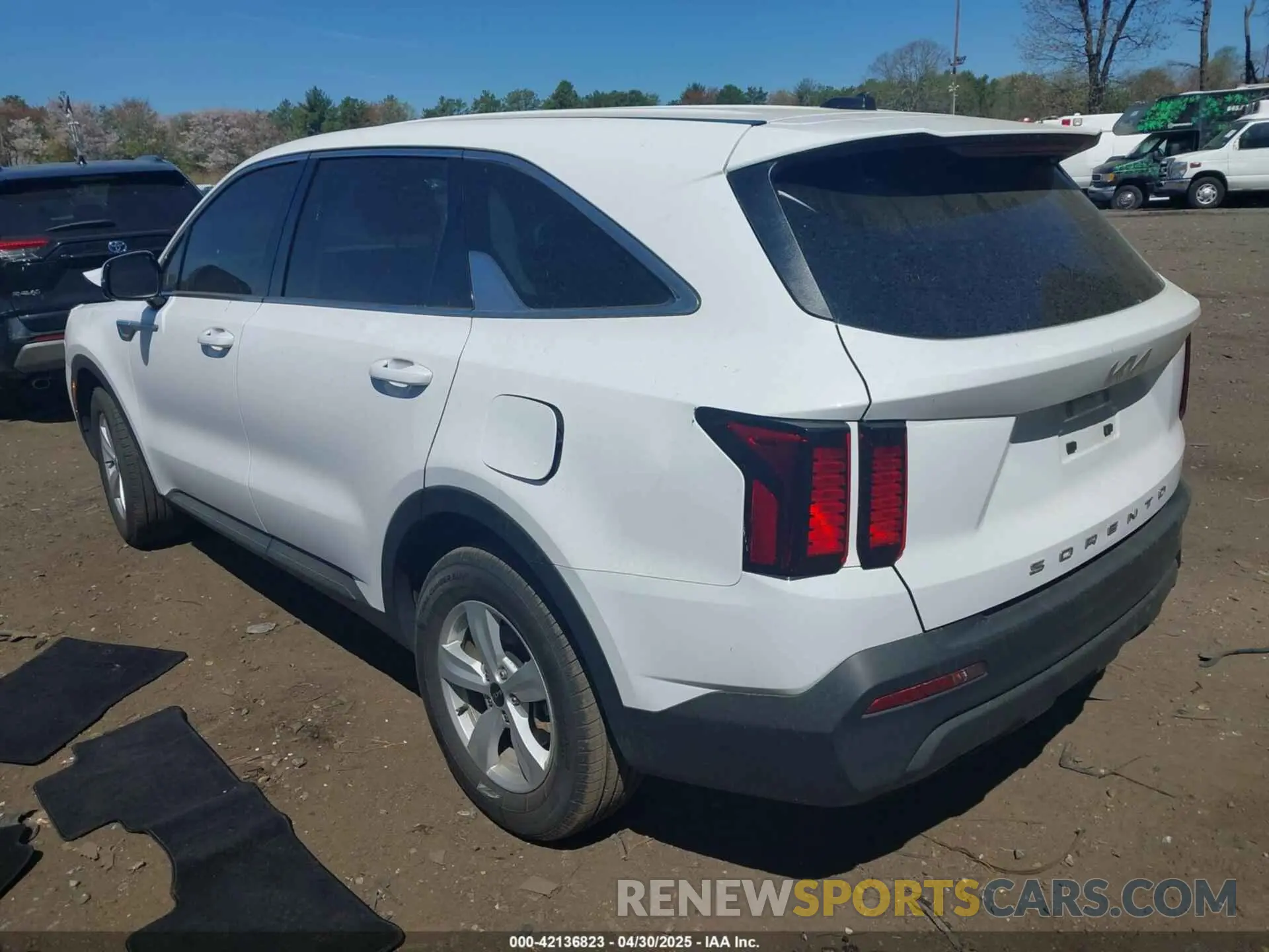 3 Photograph of a damaged car 5XYRG4LC9NG088726 KIA SORENTO 2022