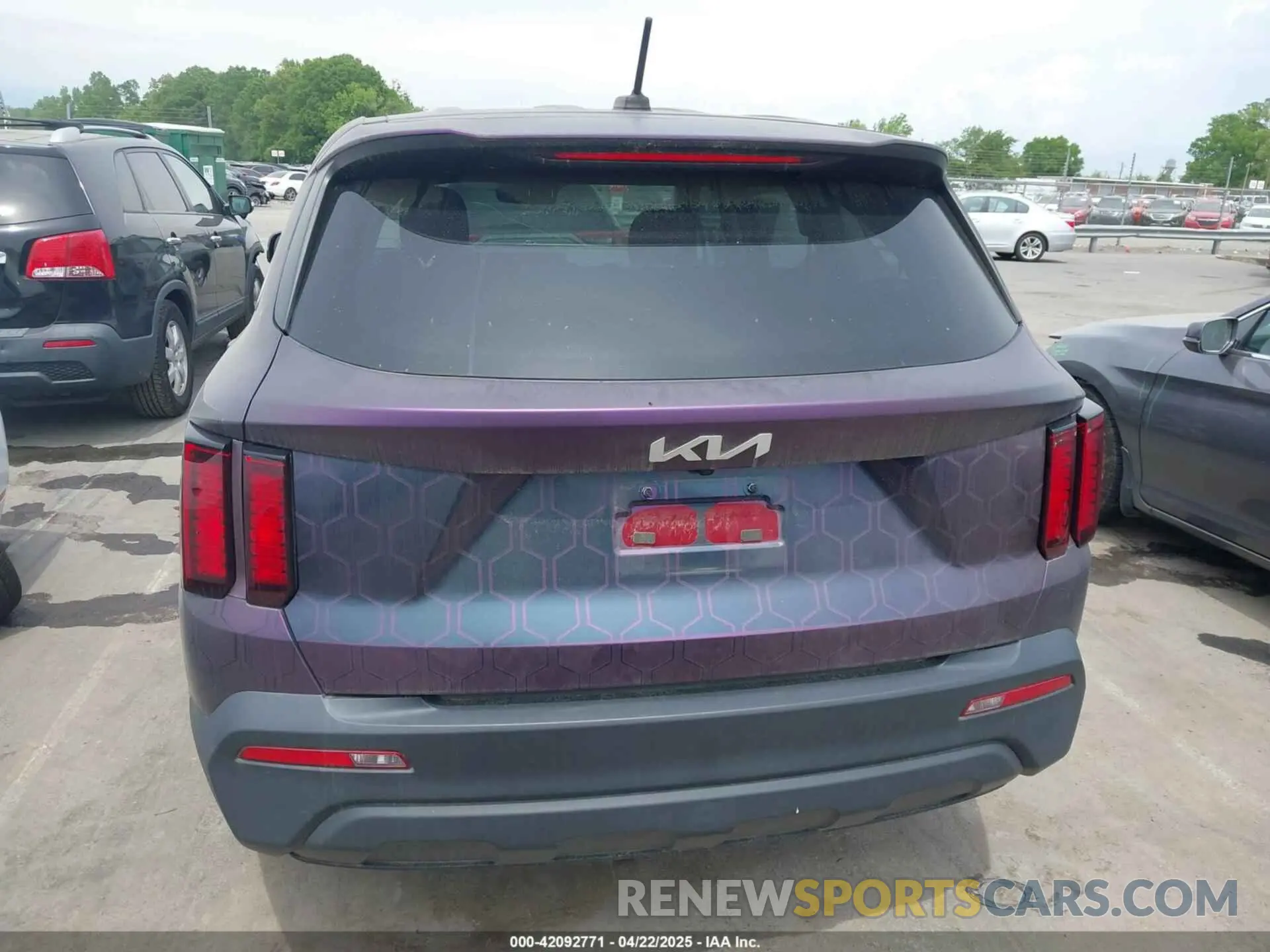 16 Photograph of a damaged car 5XYRG4LC9NG091772 KIA SORENTO 2022
