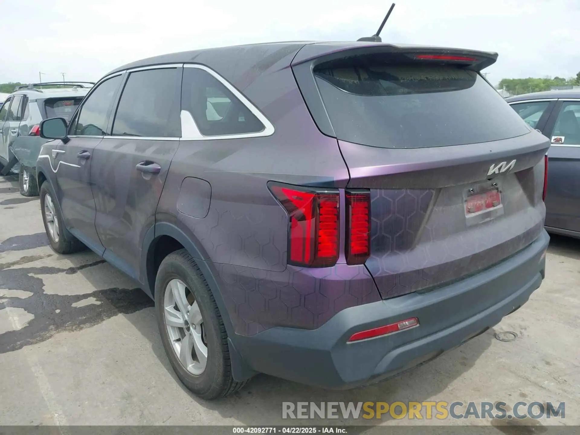 3 Photograph of a damaged car 5XYRG4LC9NG091772 KIA SORENTO 2022