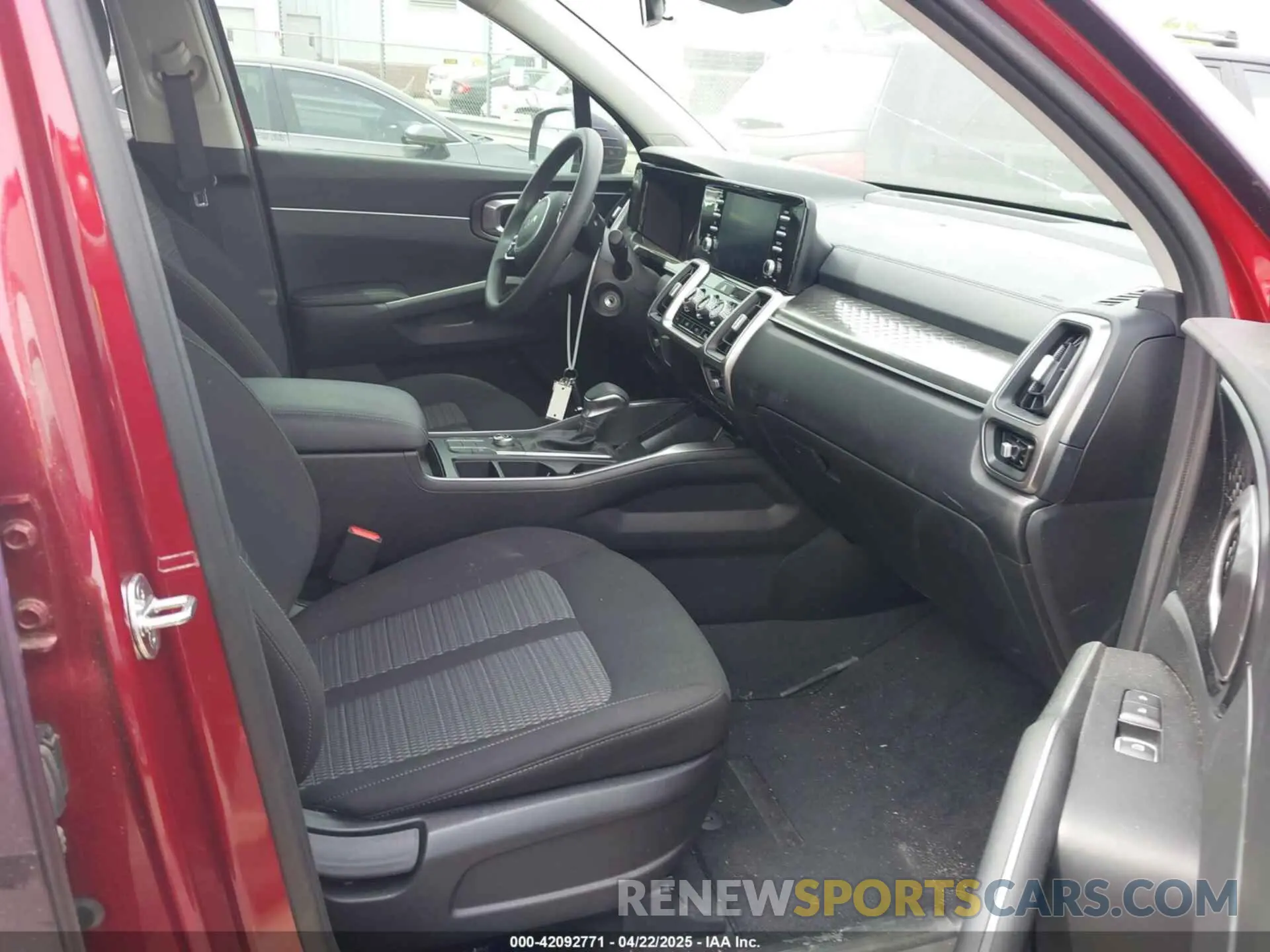 5 Photograph of a damaged car 5XYRG4LC9NG091772 KIA SORENTO 2022