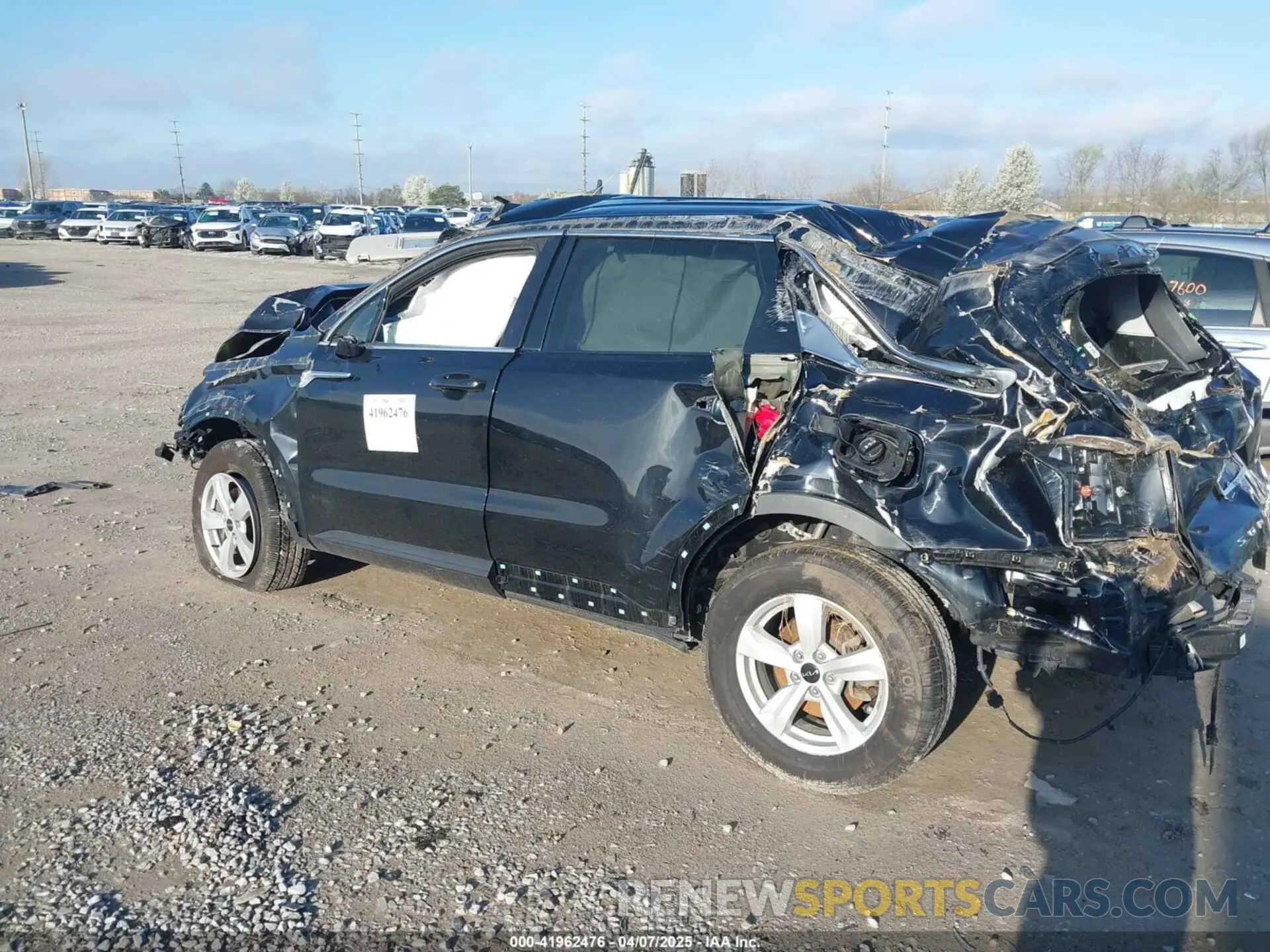 13 Photograph of a damaged car 5XYRG4LC9NG092761 KIA SORENTO 2022