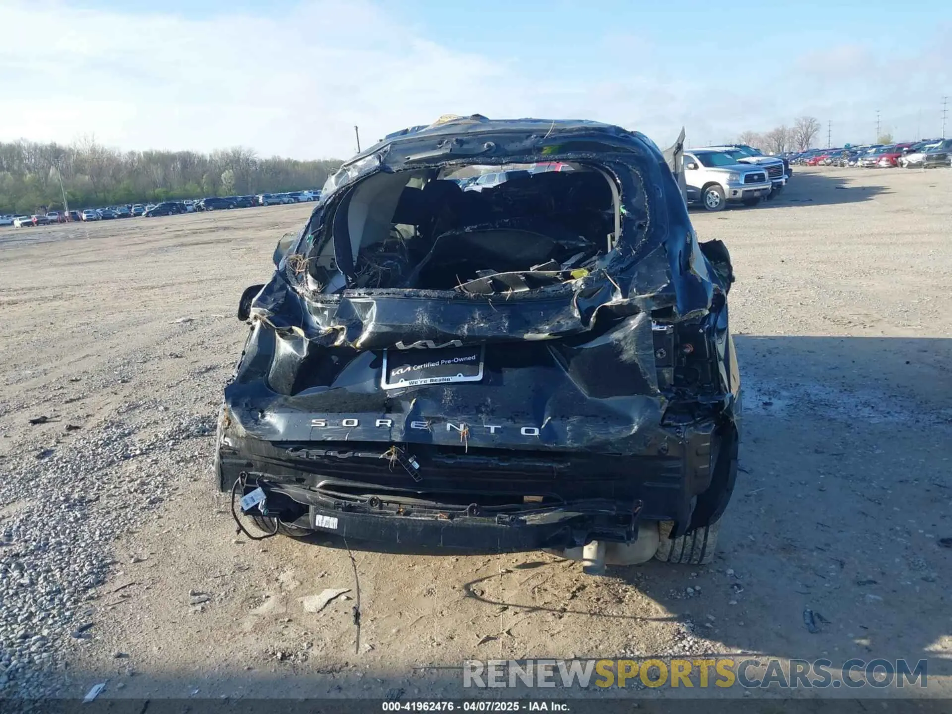 15 Photograph of a damaged car 5XYRG4LC9NG092761 KIA SORENTO 2022