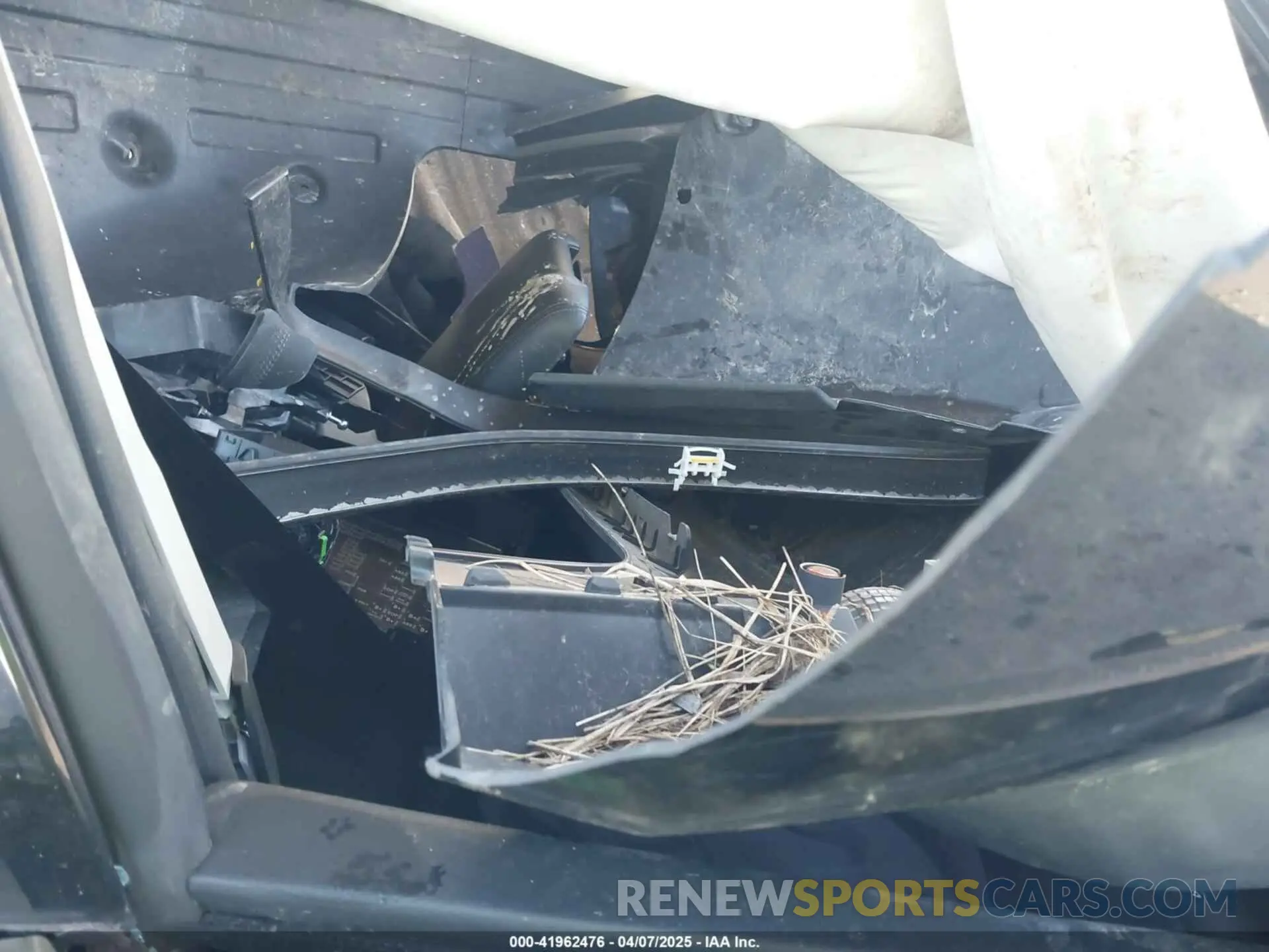 5 Photograph of a damaged car 5XYRG4LC9NG092761 KIA SORENTO 2022