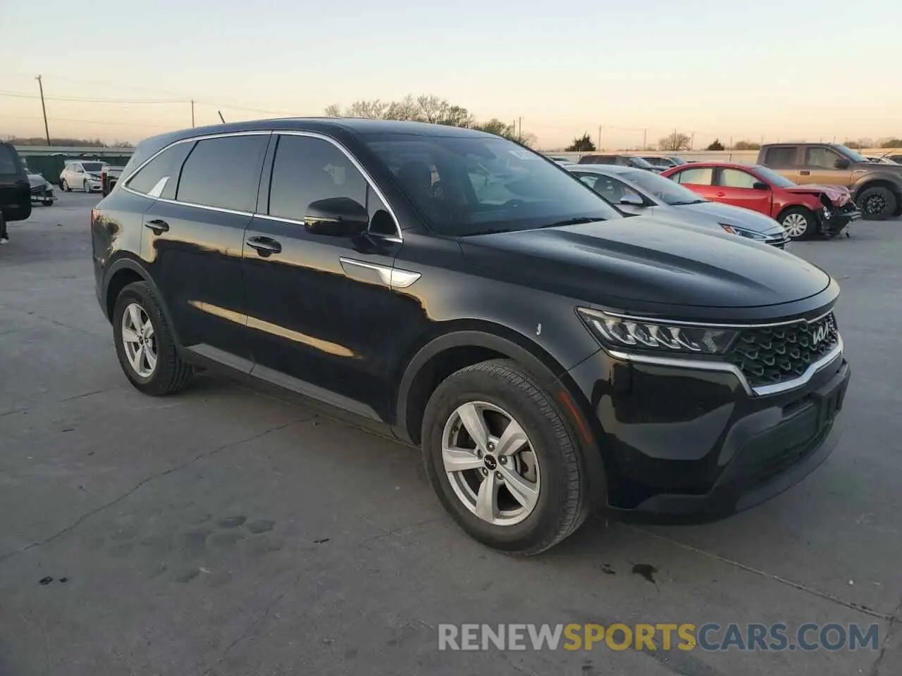 4 Photograph of a damaged car 5XYRG4LC9NG111552 KIA SORENTO 2022