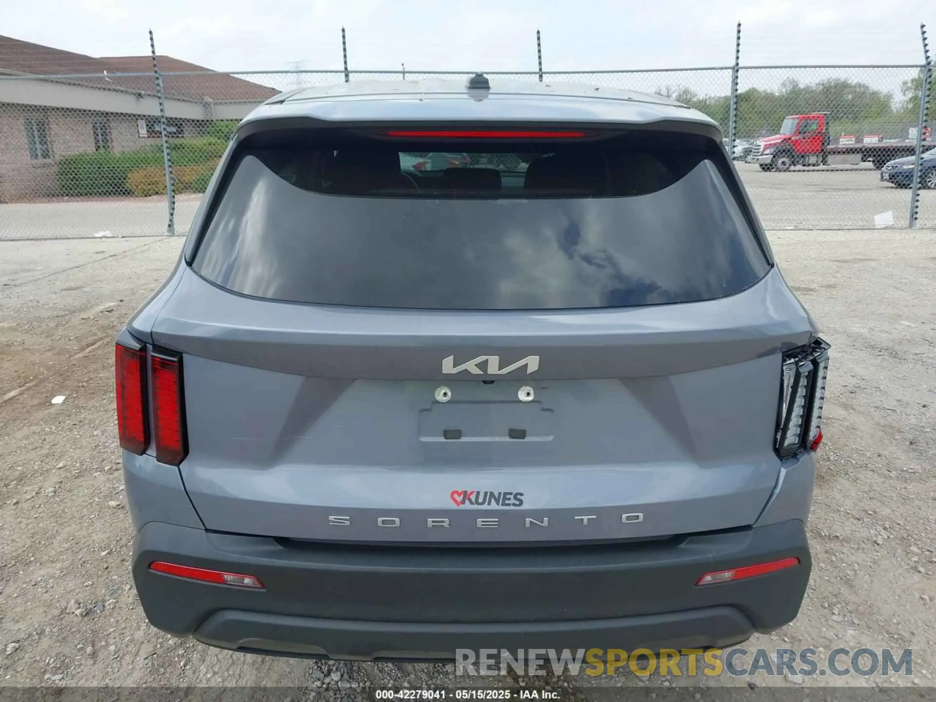 16 Photograph of a damaged car 5XYRG4LCXNG107106 KIA SORENTO 2022