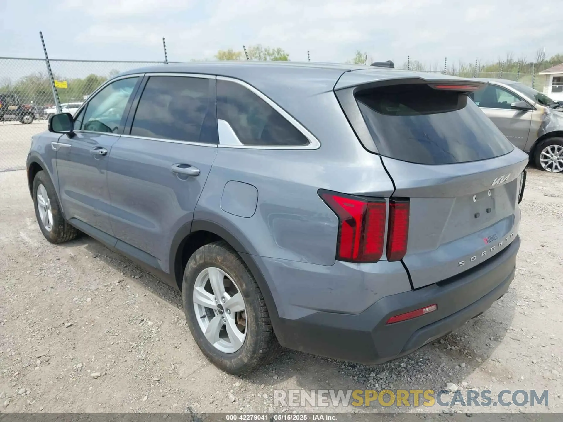 3 Photograph of a damaged car 5XYRG4LCXNG107106 KIA SORENTO 2022