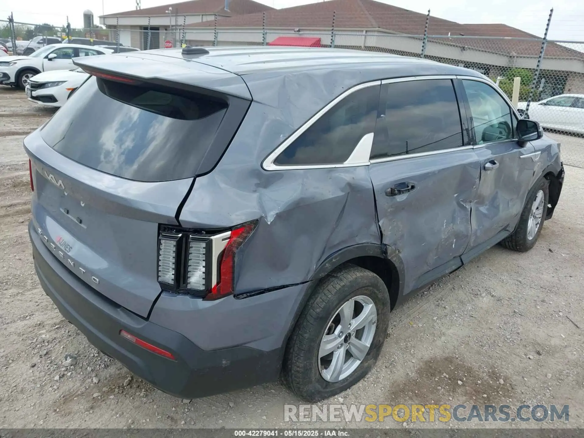 4 Photograph of a damaged car 5XYRG4LCXNG107106 KIA SORENTO 2022