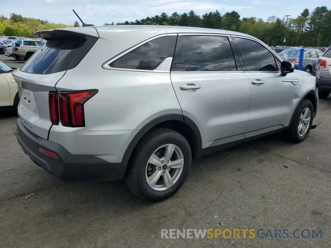 3 Photograph of a damaged car 5XYRGDLC1NG091524 KIA SORENTO 2022