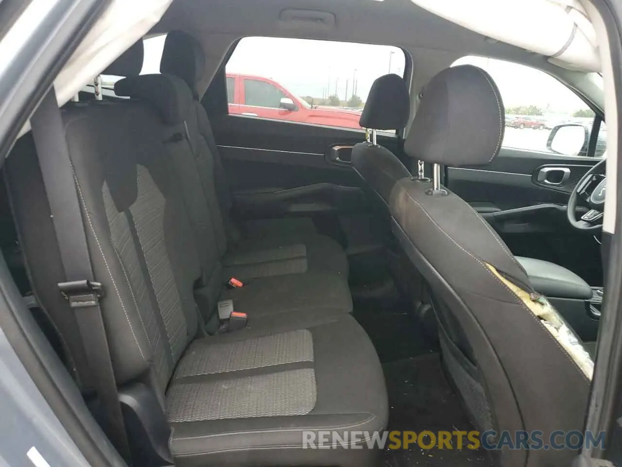 11 Photograph of a damaged car 5XYRGDLC1NG113893 KIA SORENTO 2022