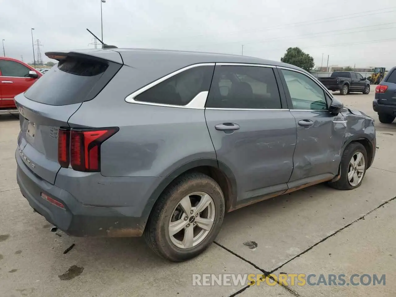 3 Photograph of a damaged car 5XYRGDLC1NG113893 KIA SORENTO 2022