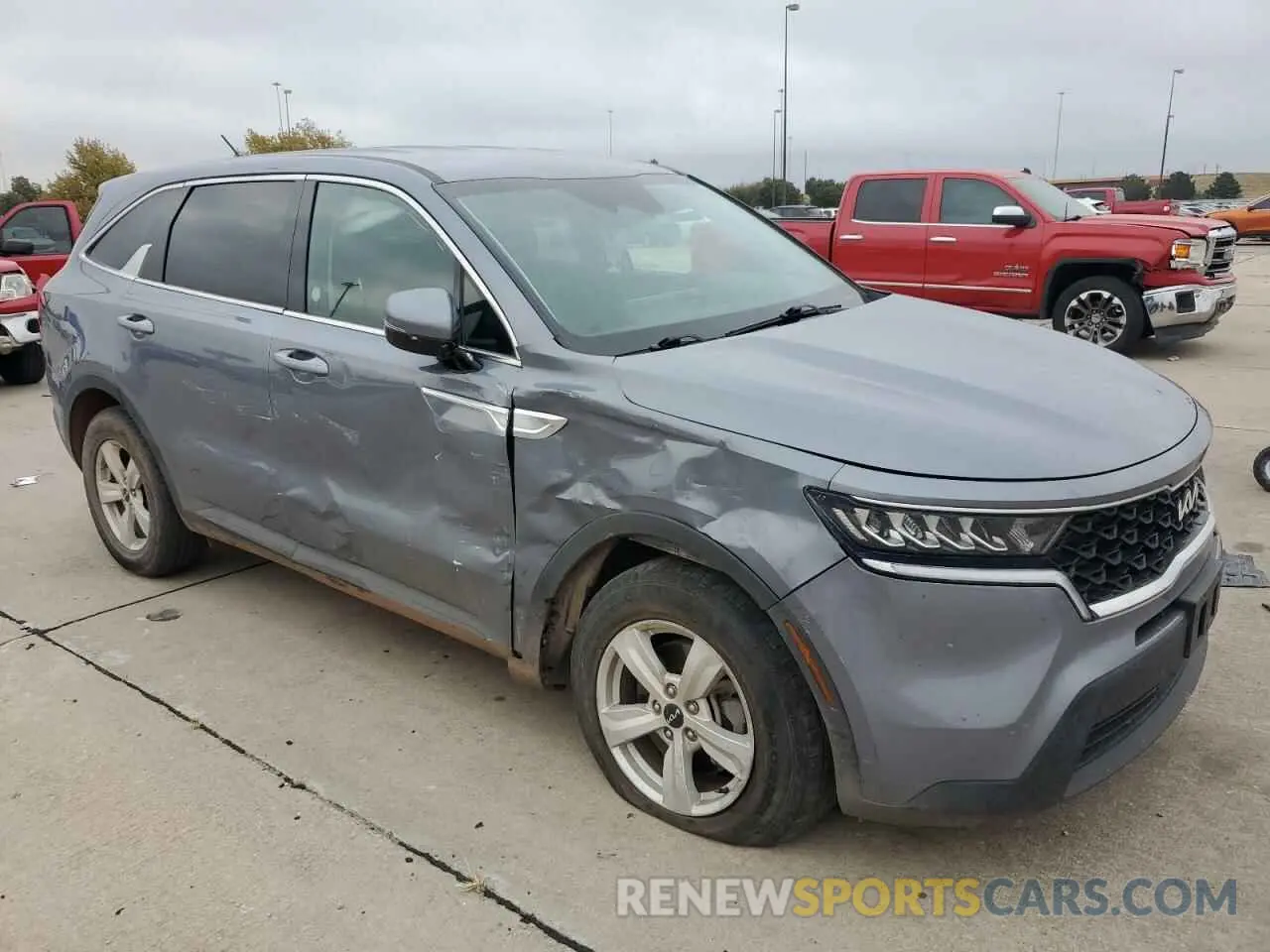 4 Photograph of a damaged car 5XYRGDLC1NG113893 KIA SORENTO 2022