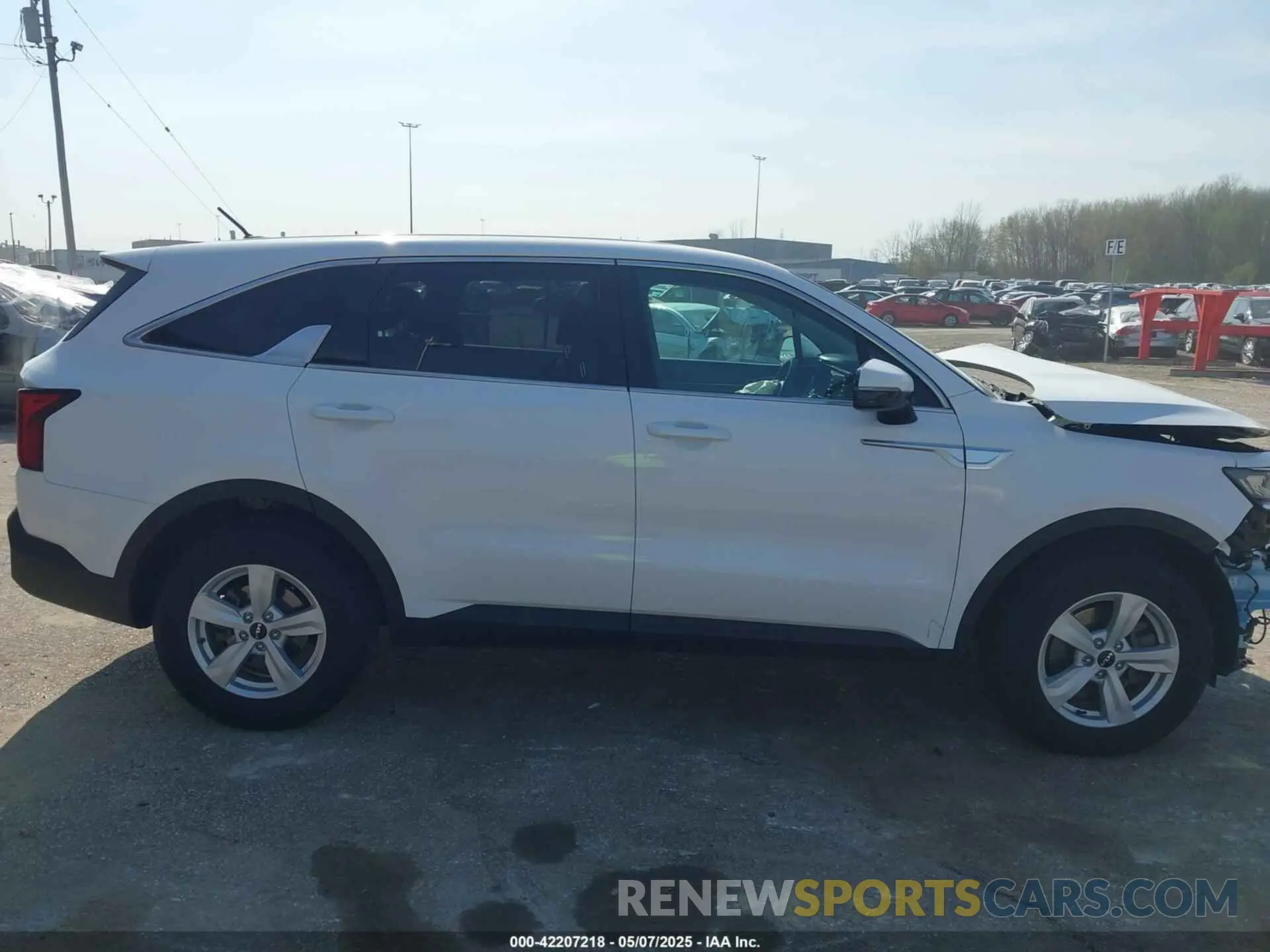 14 Photograph of a damaged car 5XYRGDLC5NG103948 KIA SORENTO 2022