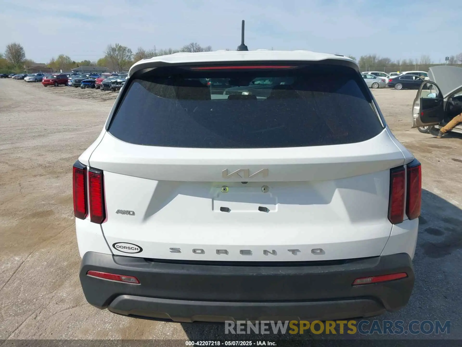 17 Photograph of a damaged car 5XYRGDLC5NG103948 KIA SORENTO 2022