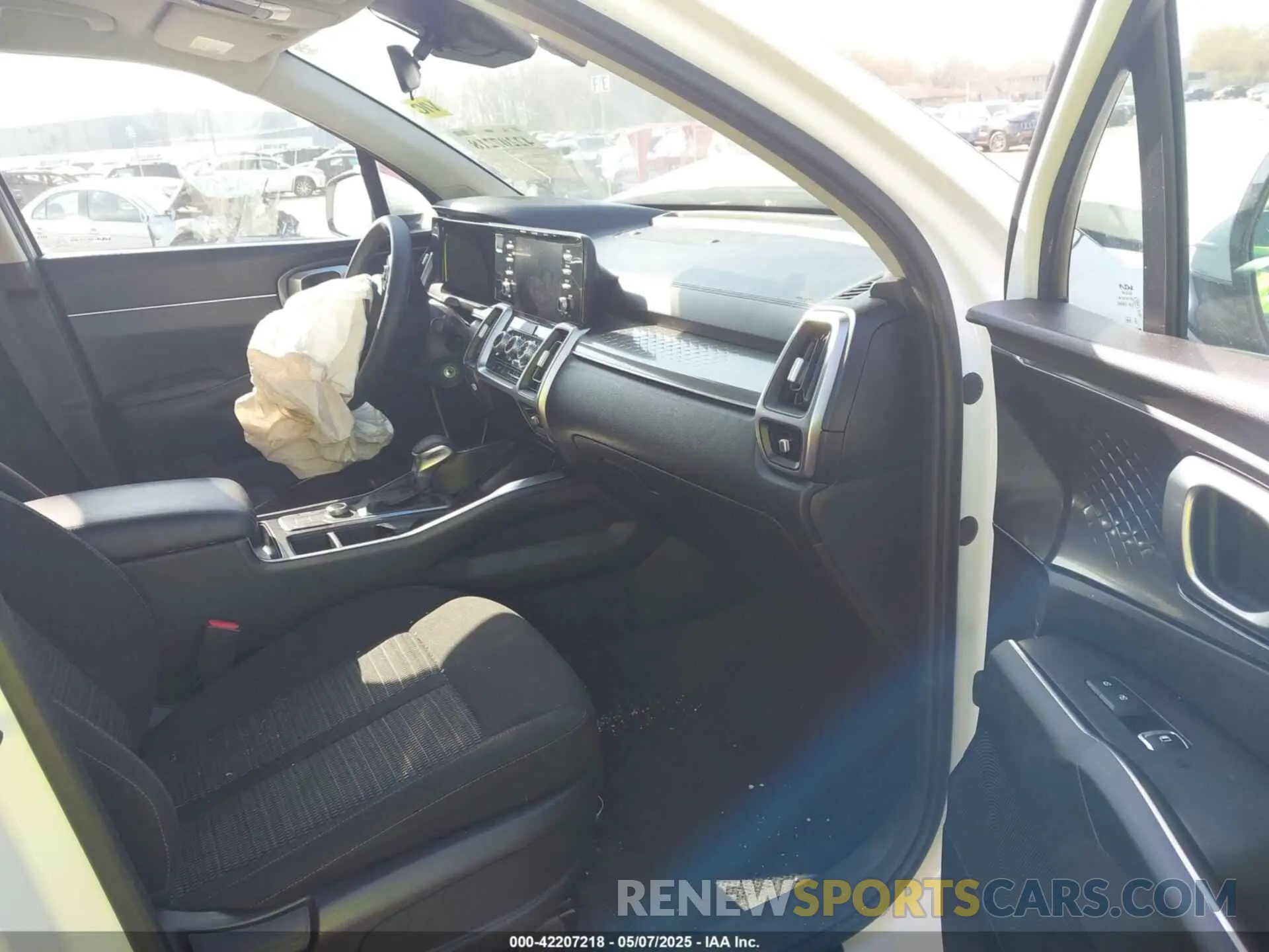 5 Photograph of a damaged car 5XYRGDLC5NG103948 KIA SORENTO 2022