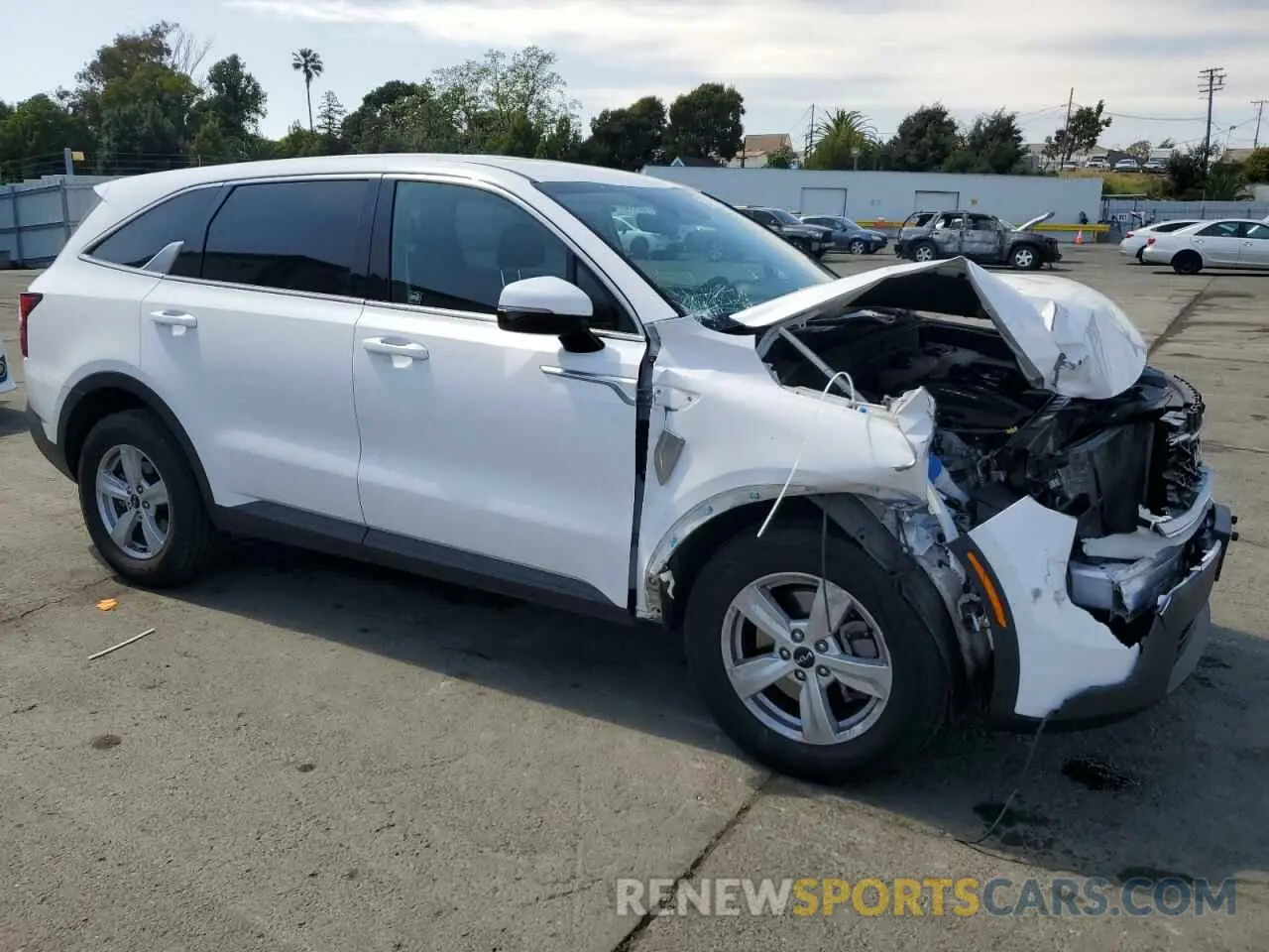 4 Photograph of a damaged car 5XYRGDLC8NG074980 KIA SORENTO 2022