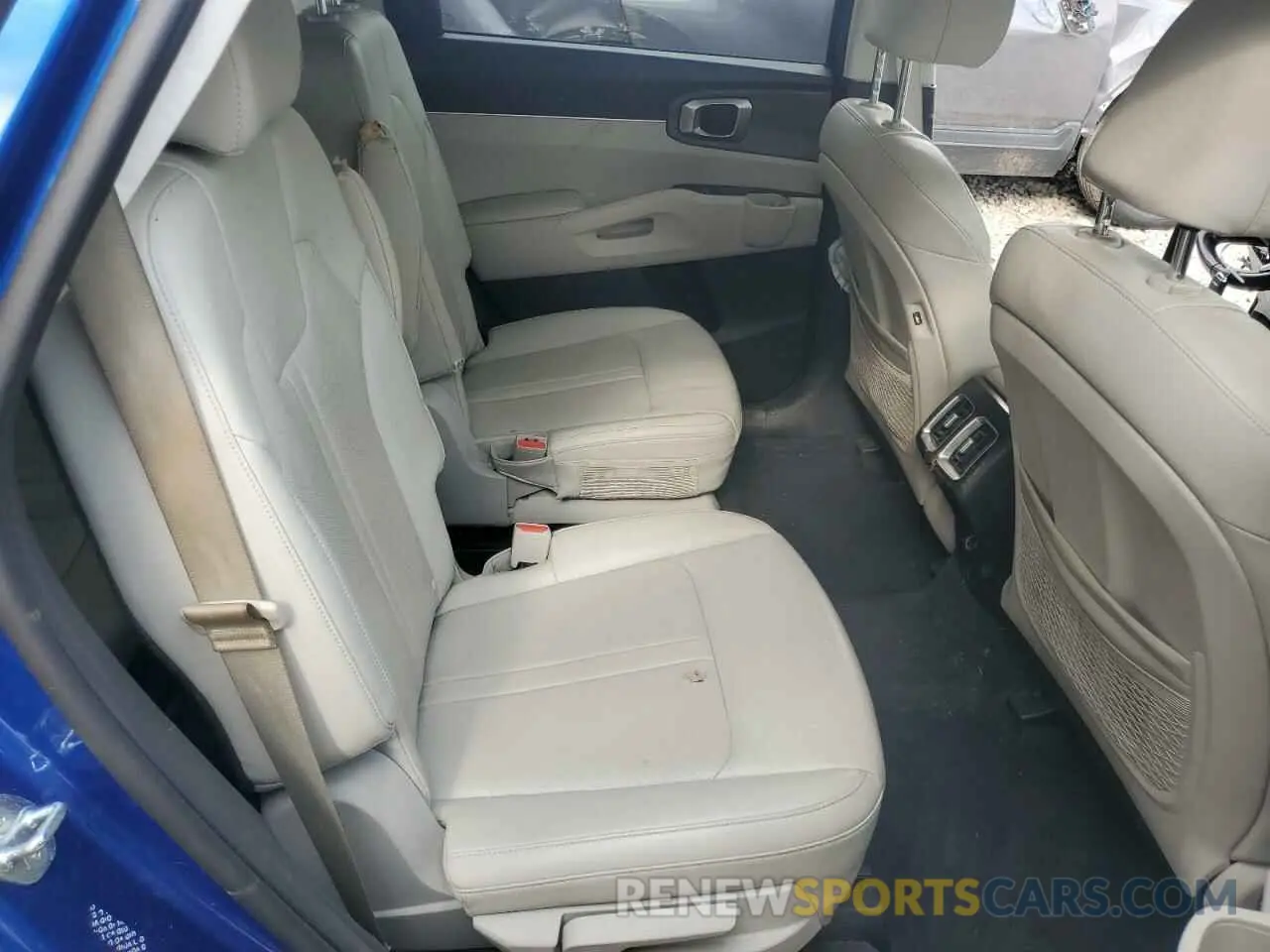 11 Photograph of a damaged car 5XYRH4LF2NG139474 KIA SORENTO 2022
