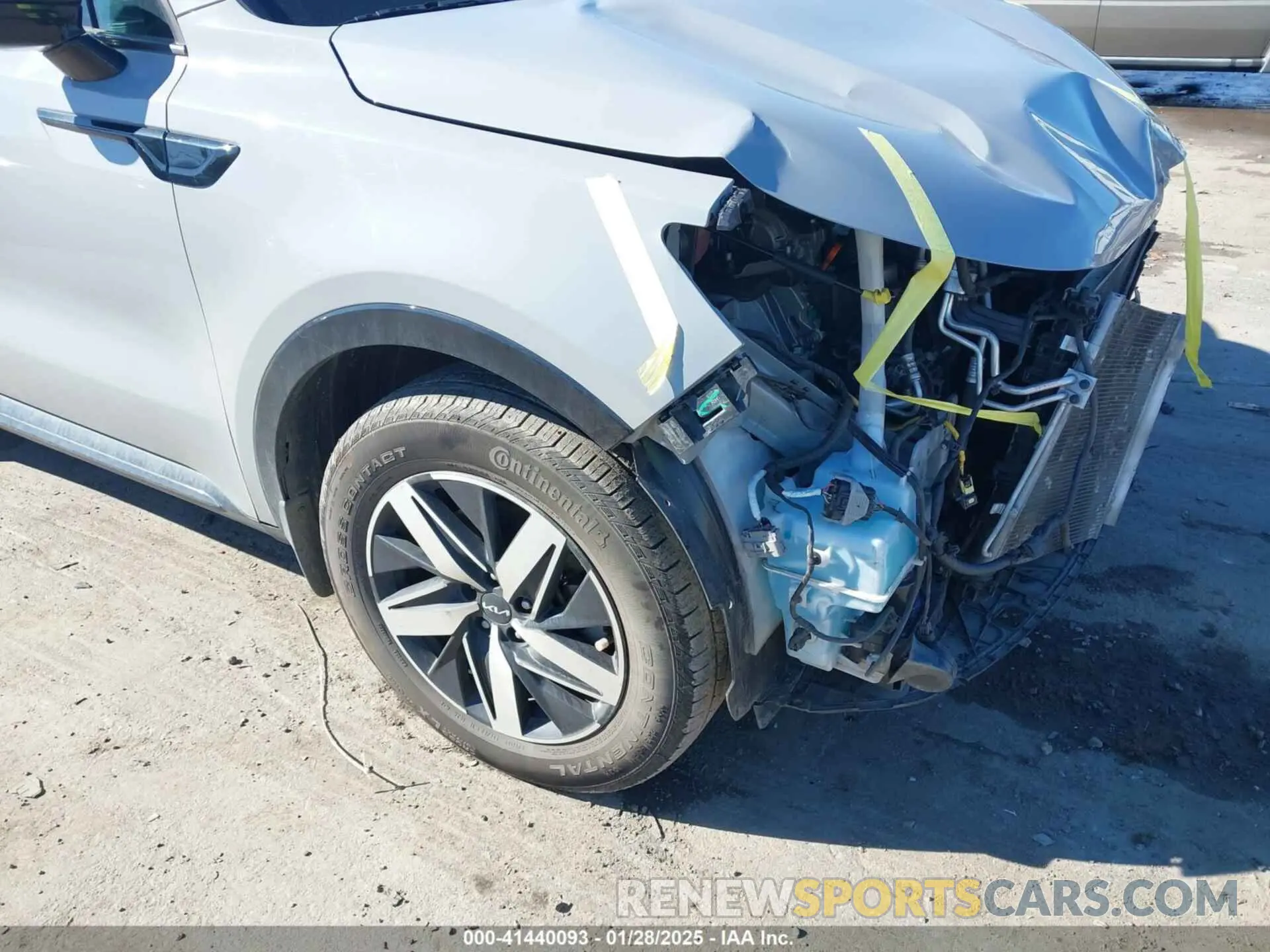 18 Photograph of a damaged car 5XYRH4LF4NG125091 KIA SORENTO 2022