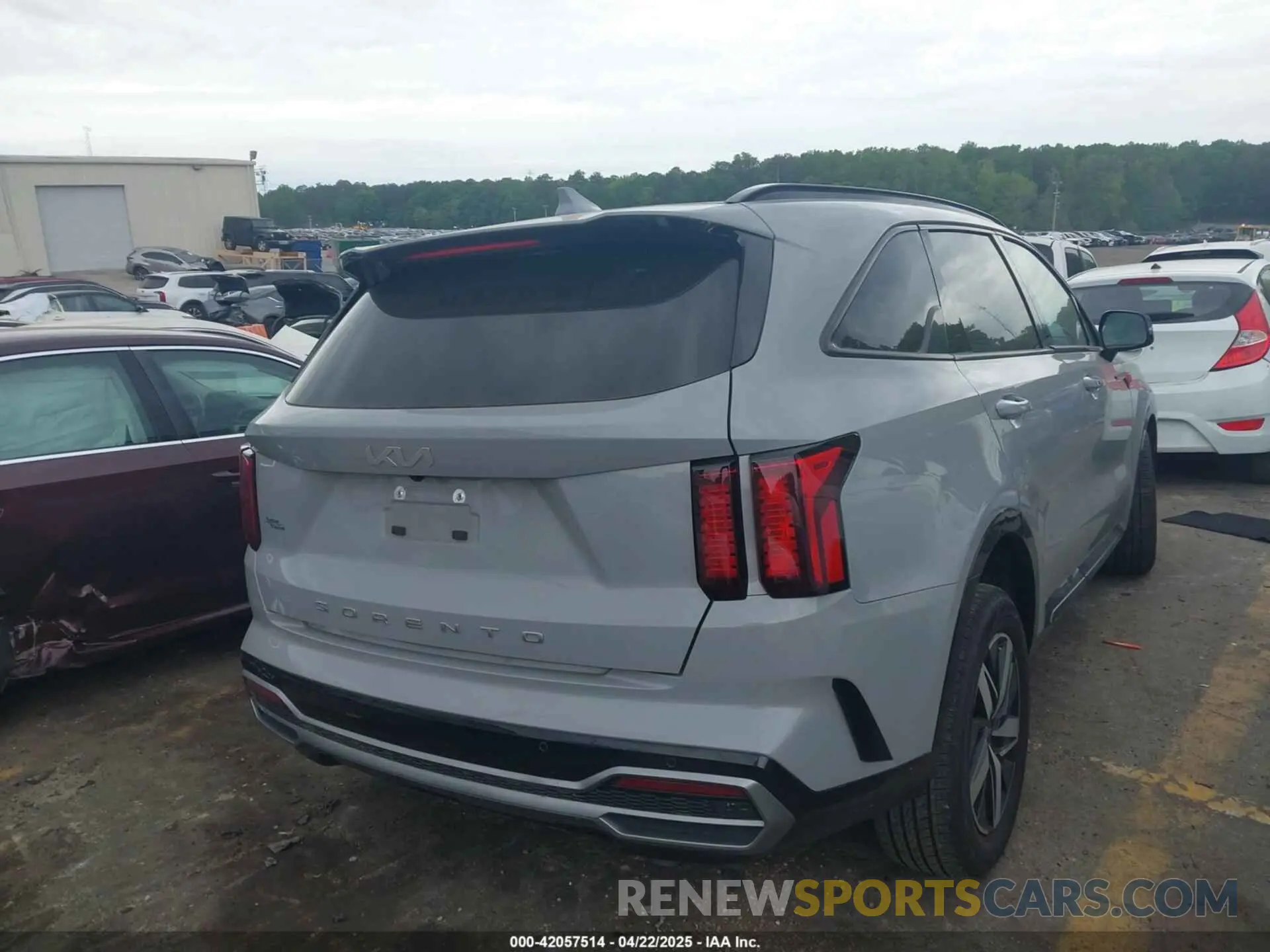 4 Photograph of a damaged car 5XYRH4LF7NG132472 KIA SORENTO 2022