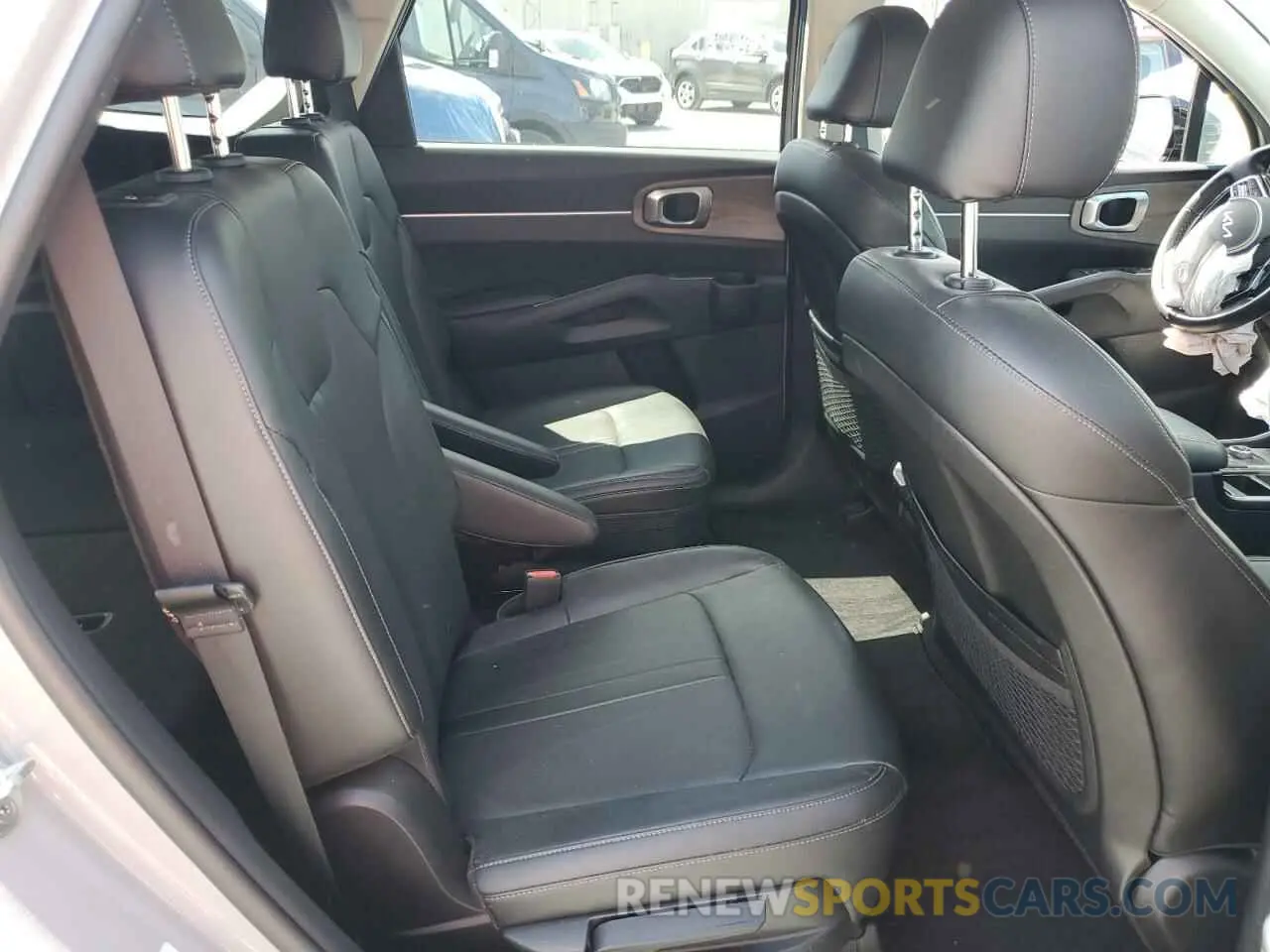 11 Photograph of a damaged car 5XYRH4LF8NG123537 KIA SORENTO 2022
