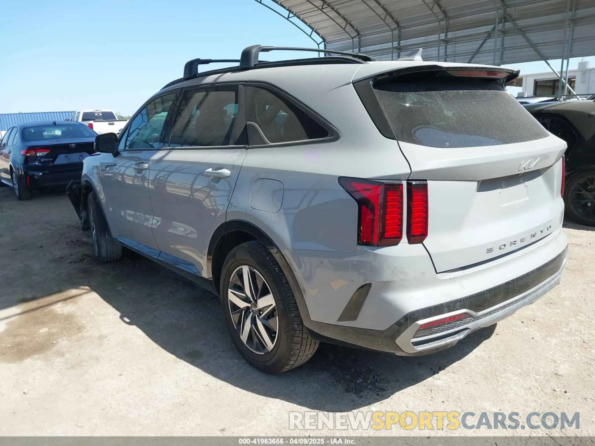 3 Photograph of a damaged car 5XYRH4LF8NG136238 KIA SORENTO 2022