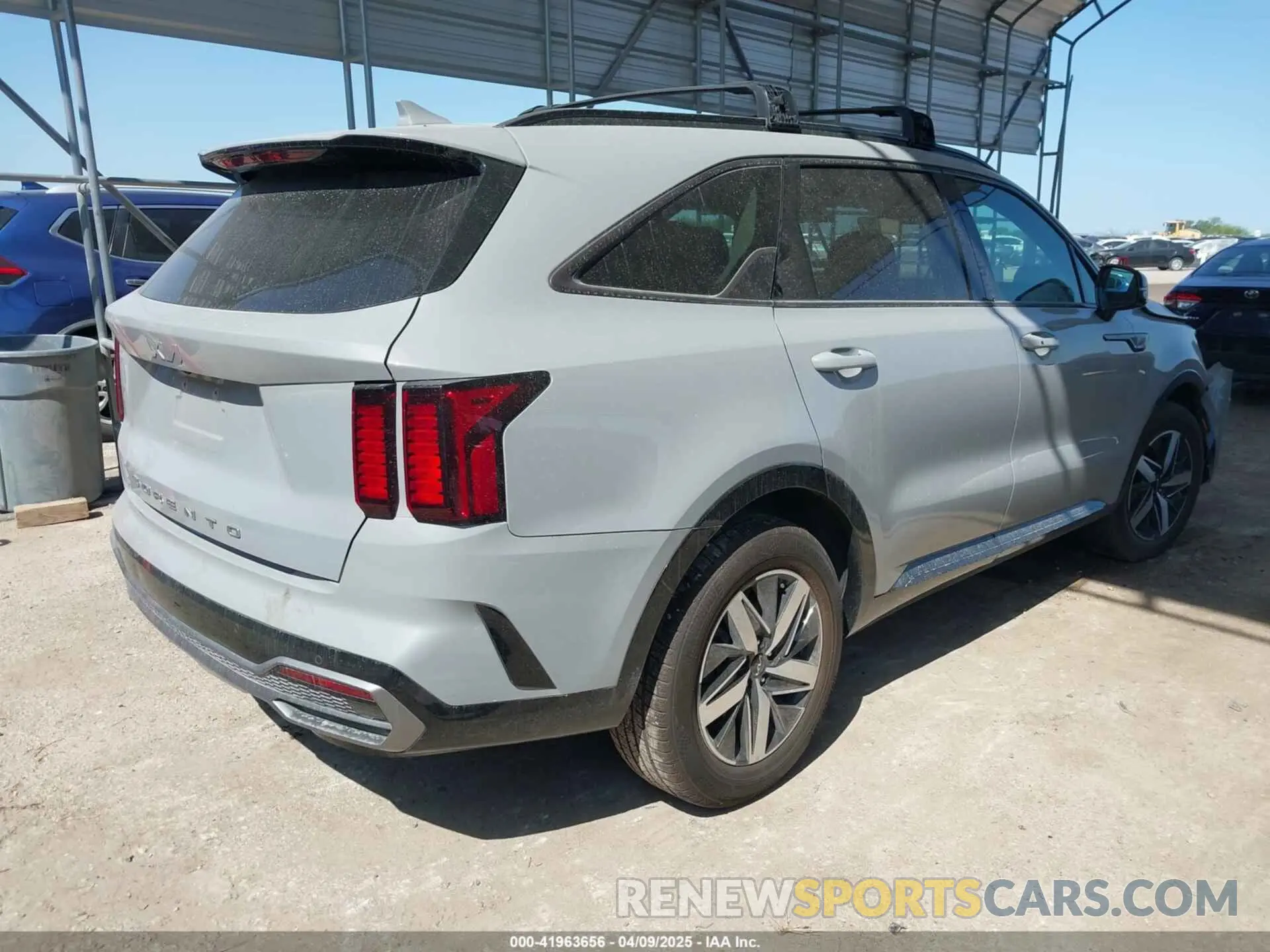 4 Photograph of a damaged car 5XYRH4LF8NG136238 KIA SORENTO 2022