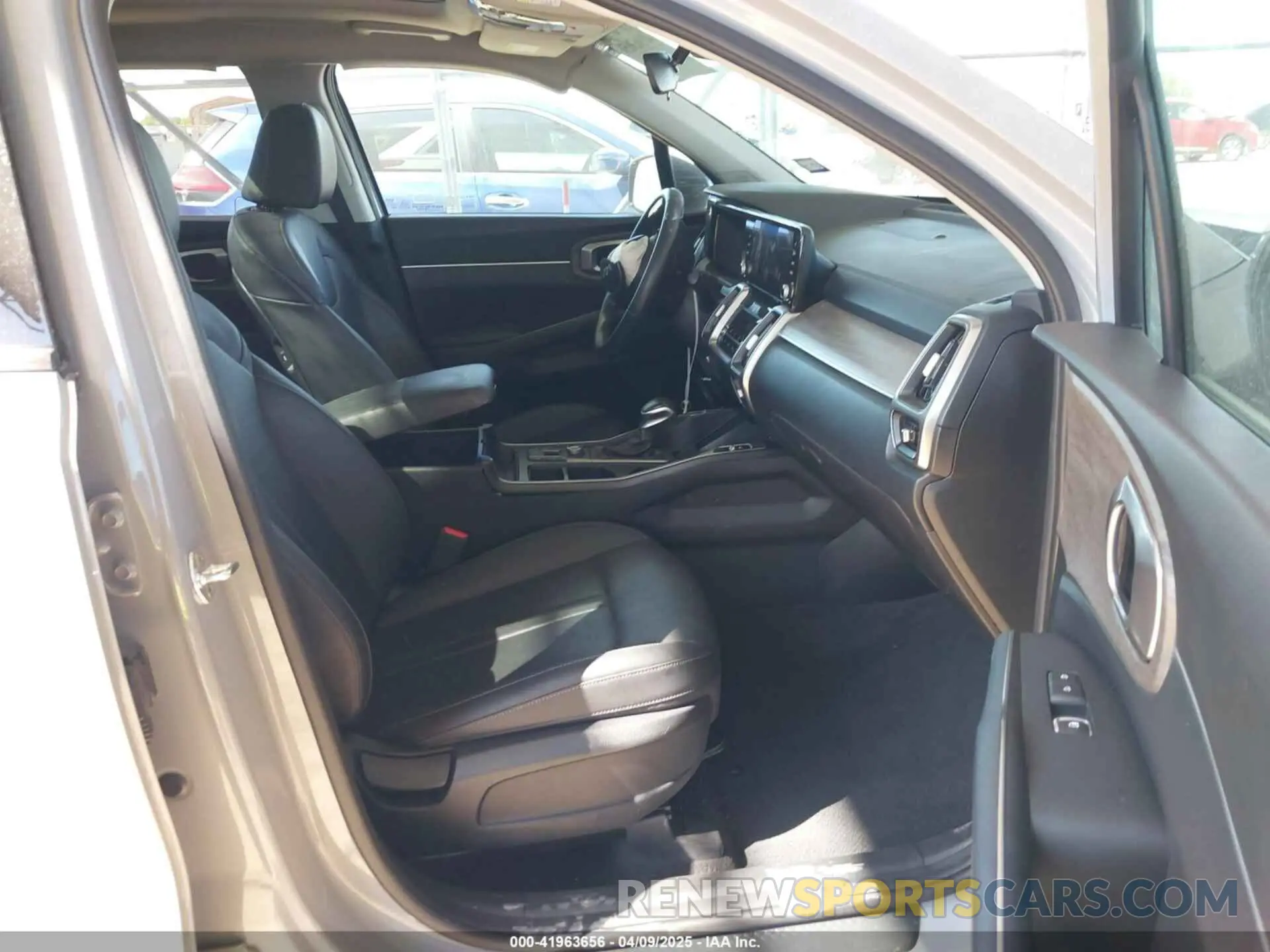 5 Photograph of a damaged car 5XYRH4LF8NG136238 KIA SORENTO 2022