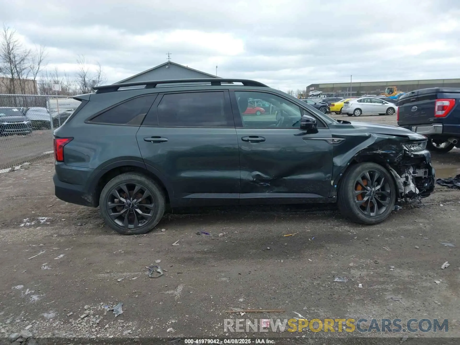 13 Photograph of a damaged car 5XYRHDLF0NG087908 KIA SORENTO 2022