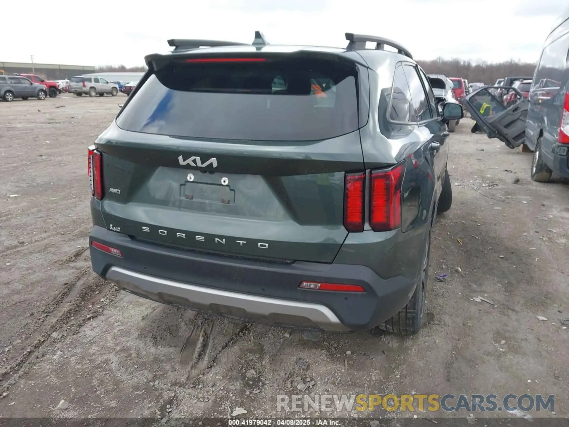 4 Photograph of a damaged car 5XYRHDLF0NG087908 KIA SORENTO 2022