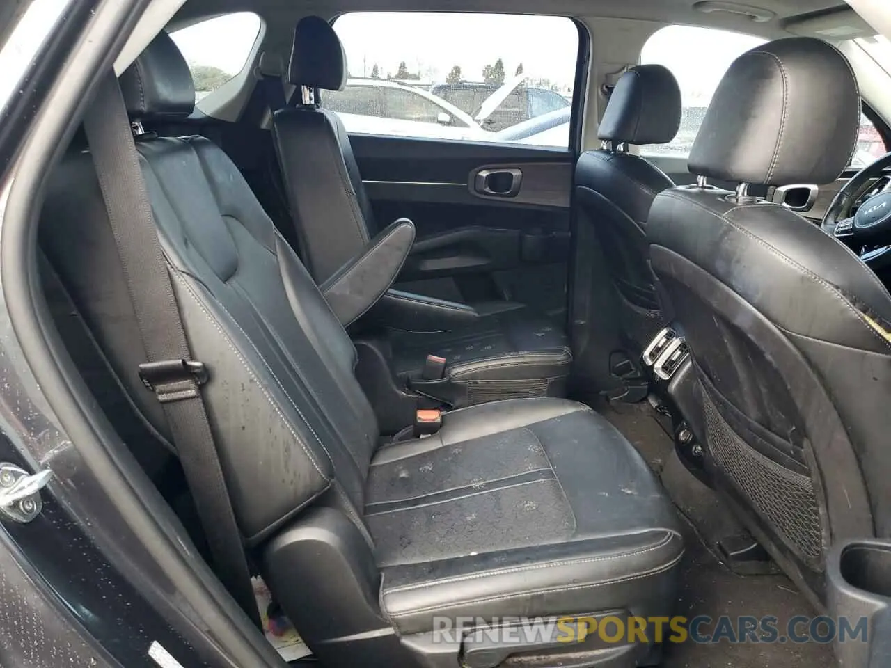11 Photograph of a damaged car 5XYRHDLF1NG077100 KIA SORENTO 2022