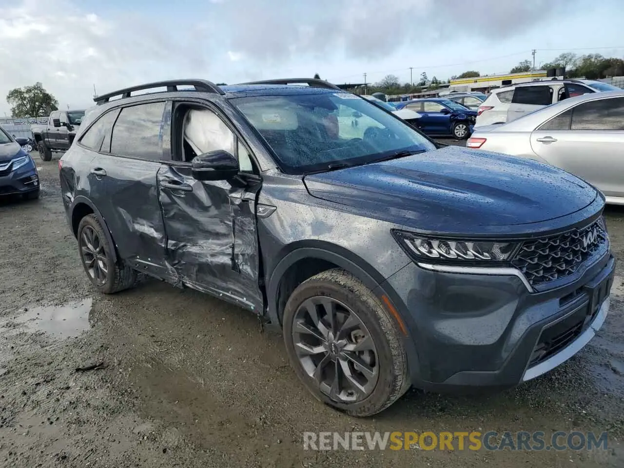4 Photograph of a damaged car 5XYRHDLF1NG077100 KIA SORENTO 2022