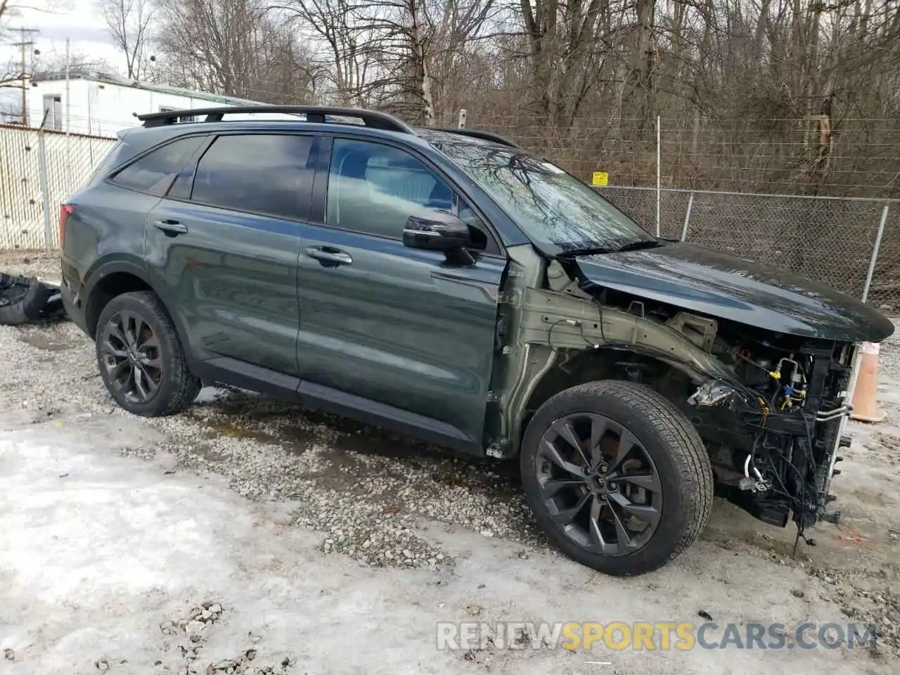 4 Photograph of a damaged car 5XYRHDLF1NG104800 KIA SORENTO 2022