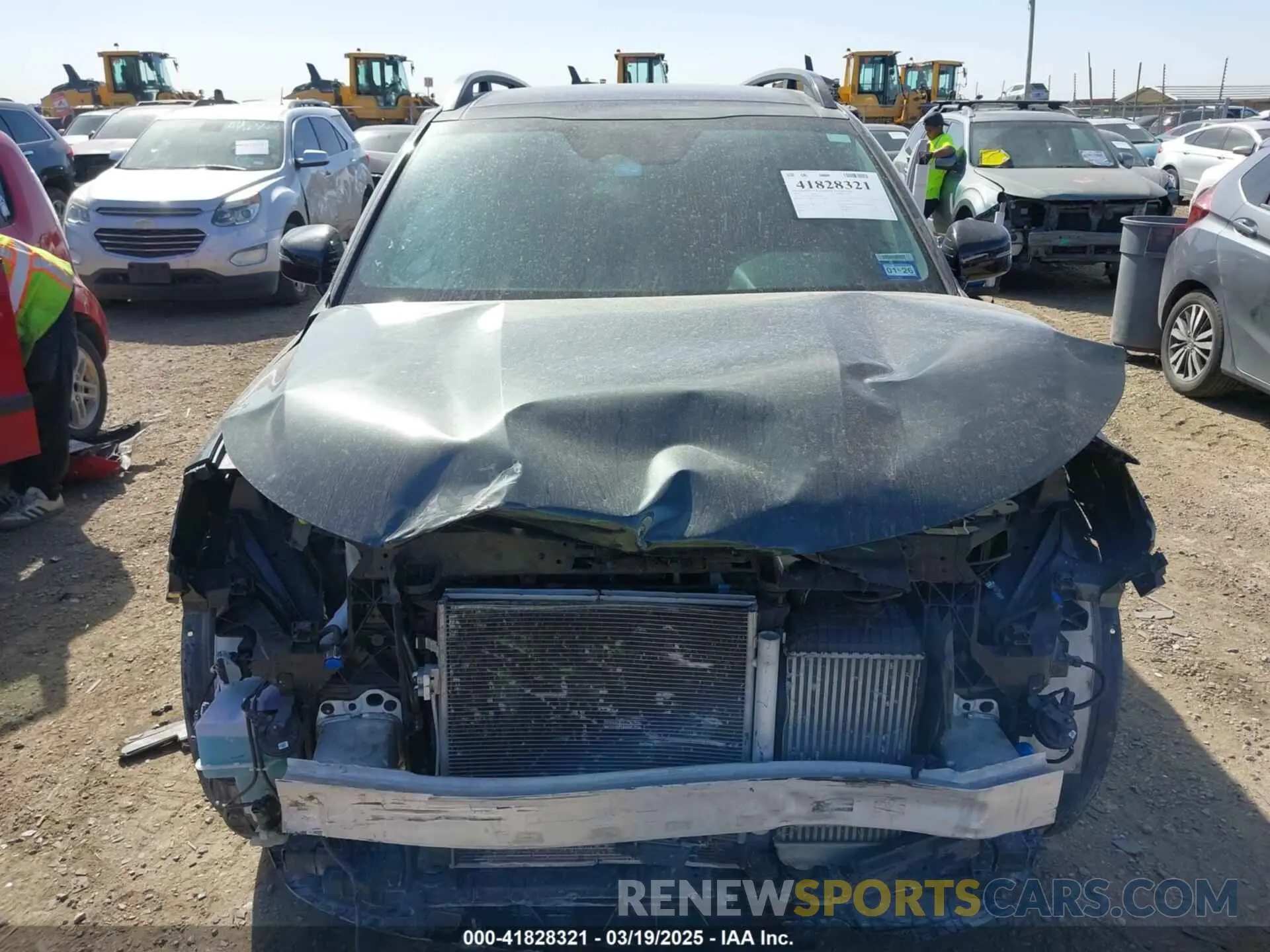 13 Photograph of a damaged car 5XYRHDLF2NG078899 KIA SORENTO 2022