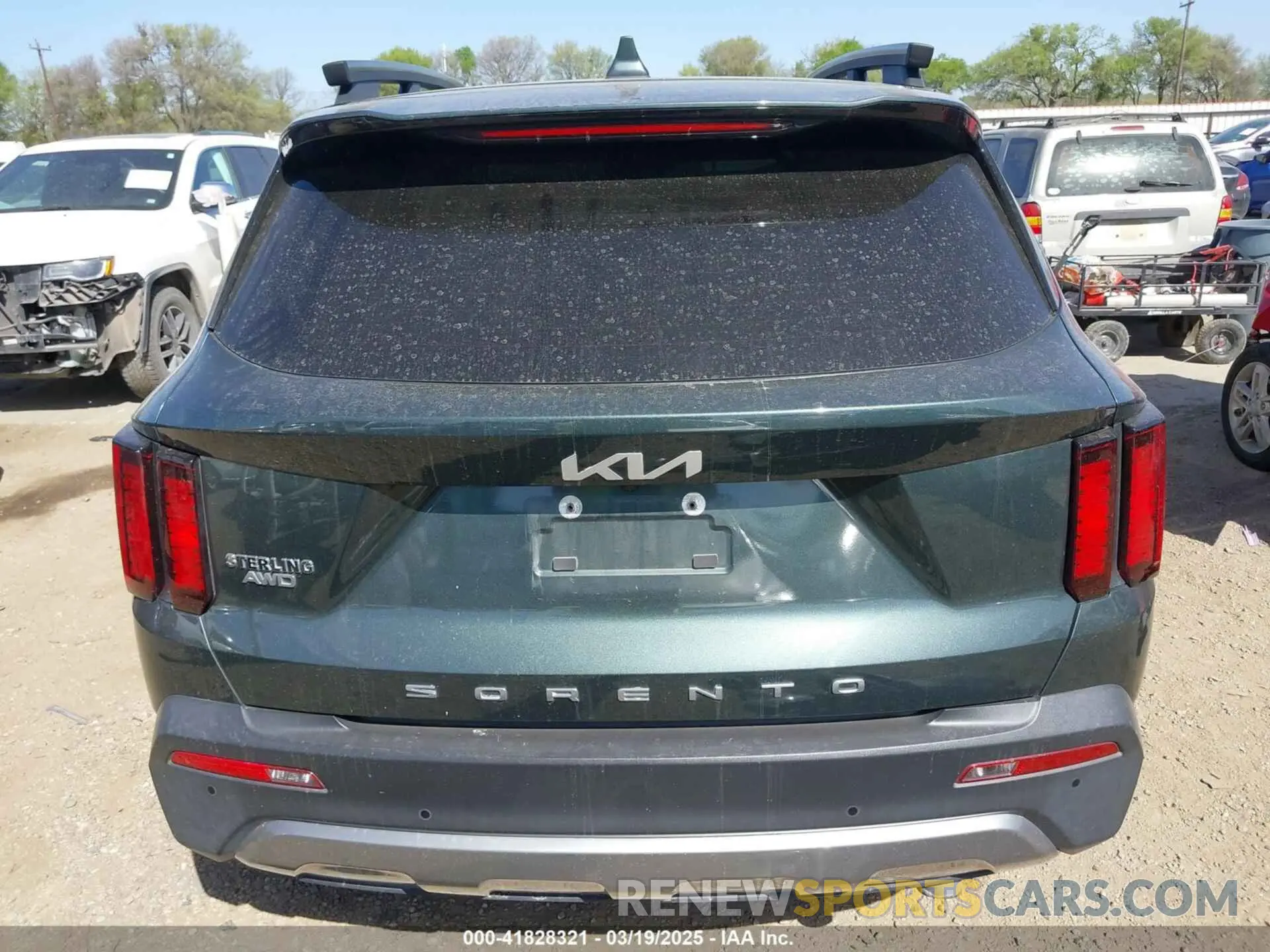 17 Photograph of a damaged car 5XYRHDLF2NG078899 KIA SORENTO 2022