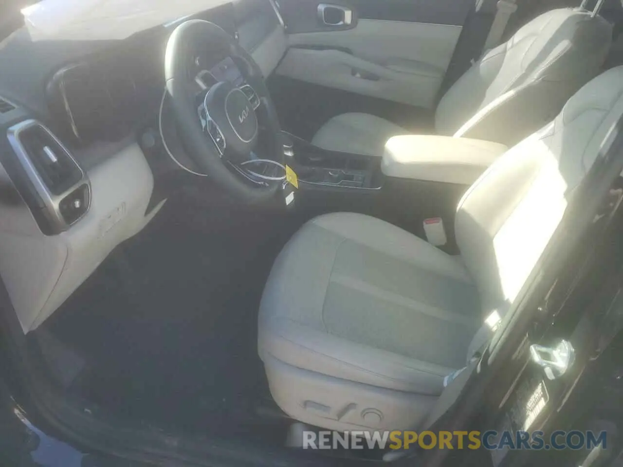 7 Photograph of a damaged car 5XYRHDLF3NG133764 KIA SORENTO 2022