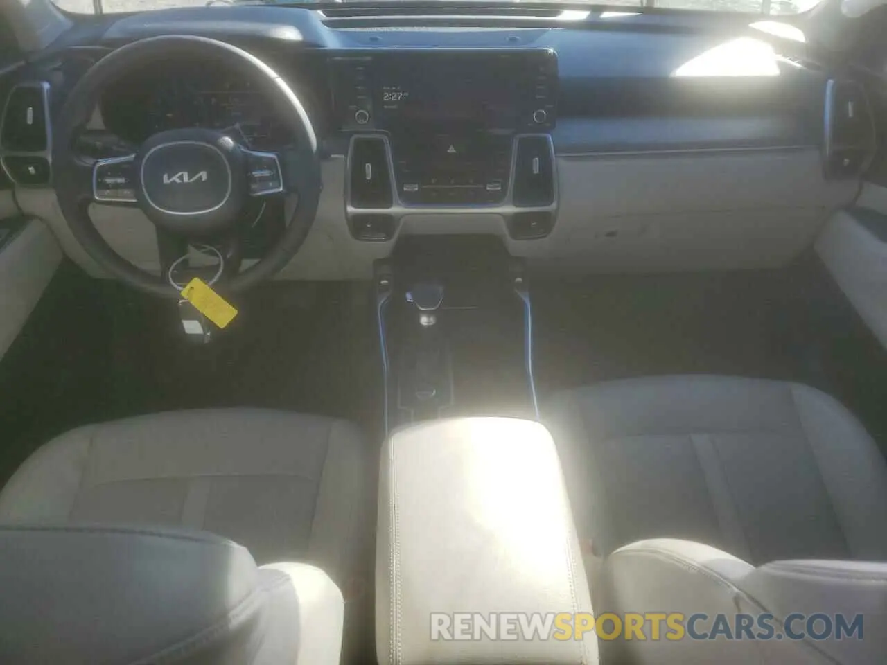 8 Photograph of a damaged car 5XYRHDLF3NG133764 KIA SORENTO 2022