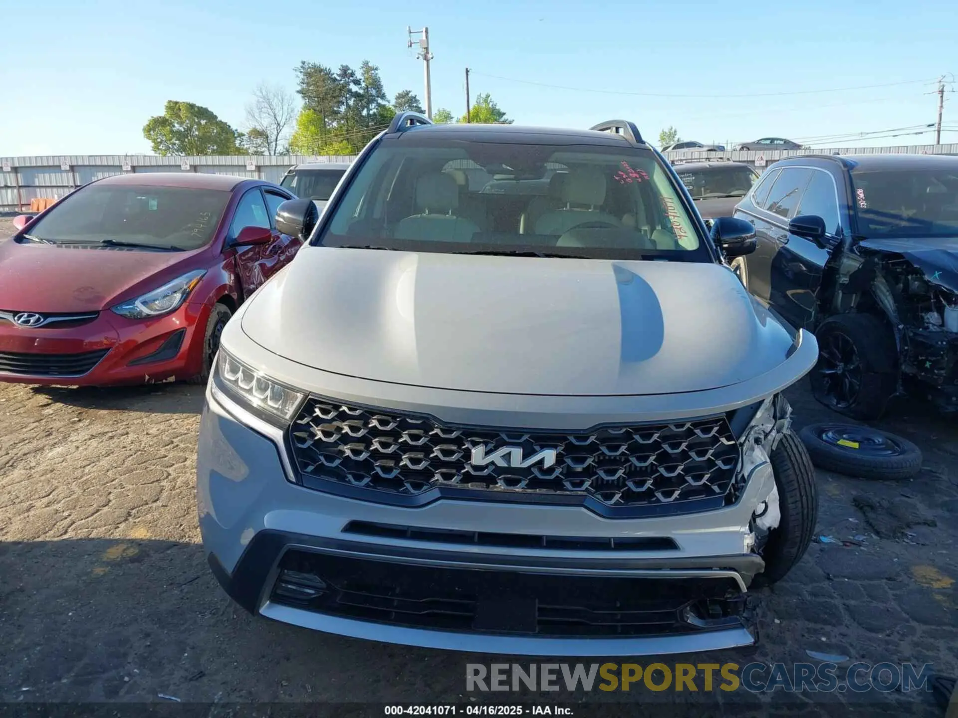 11 Photograph of a damaged car 5XYRHDLF7NG070362 KIA SORENTO 2022