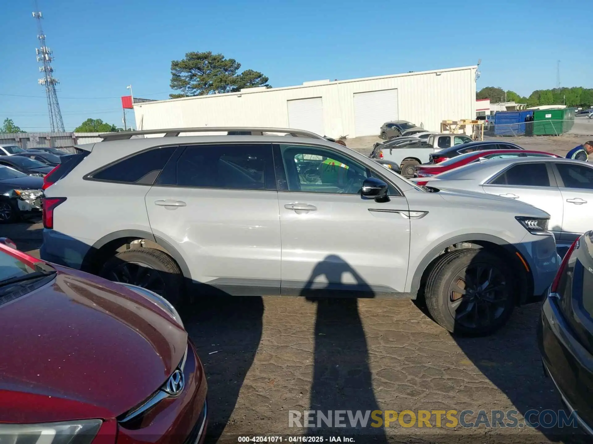 12 Photograph of a damaged car 5XYRHDLF7NG070362 KIA SORENTO 2022
