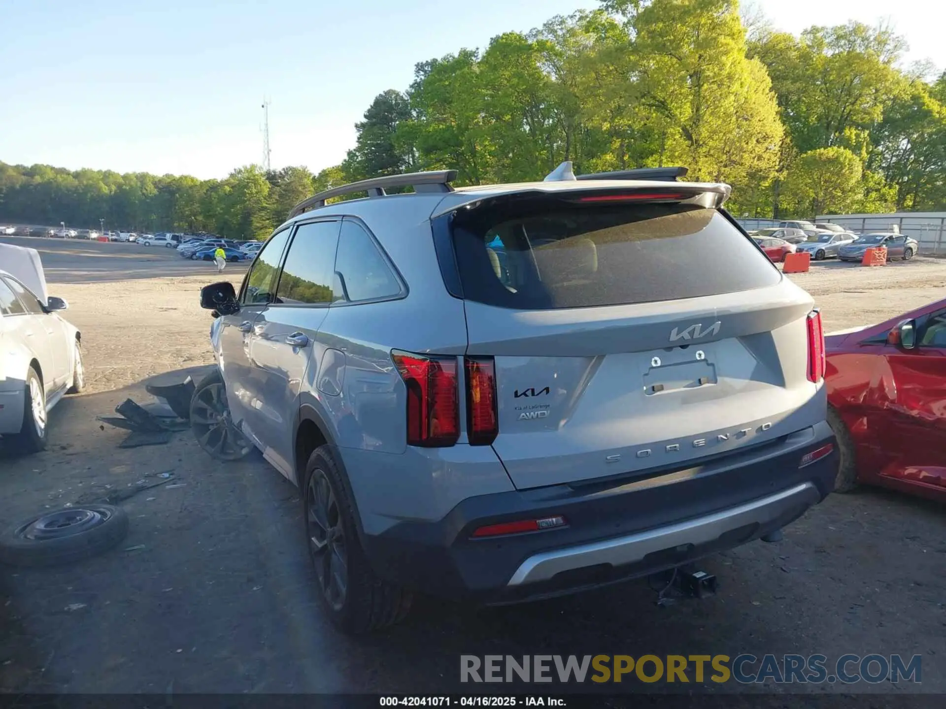 3 Photograph of a damaged car 5XYRHDLF7NG070362 KIA SORENTO 2022