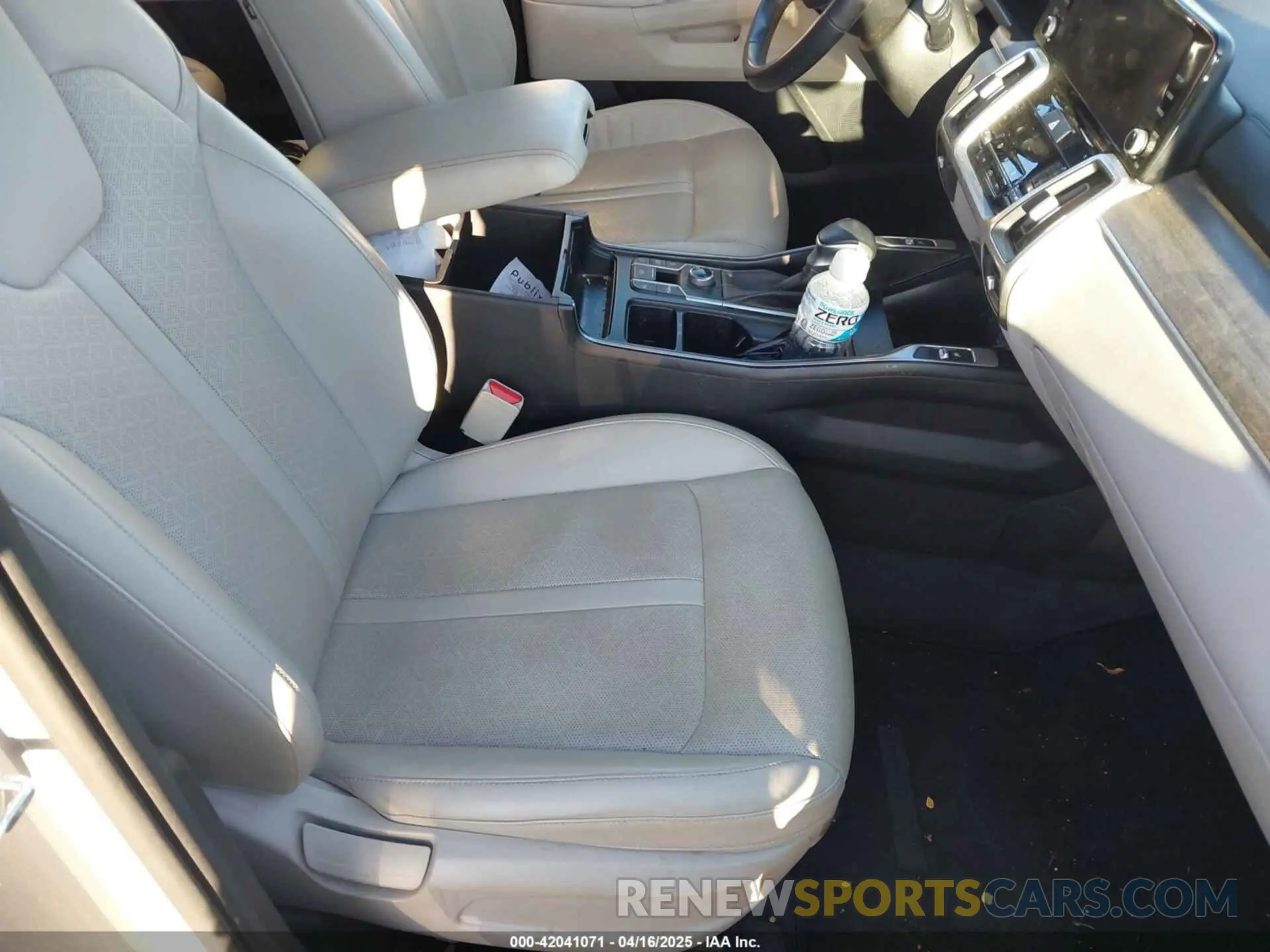 5 Photograph of a damaged car 5XYRHDLF7NG070362 KIA SORENTO 2022