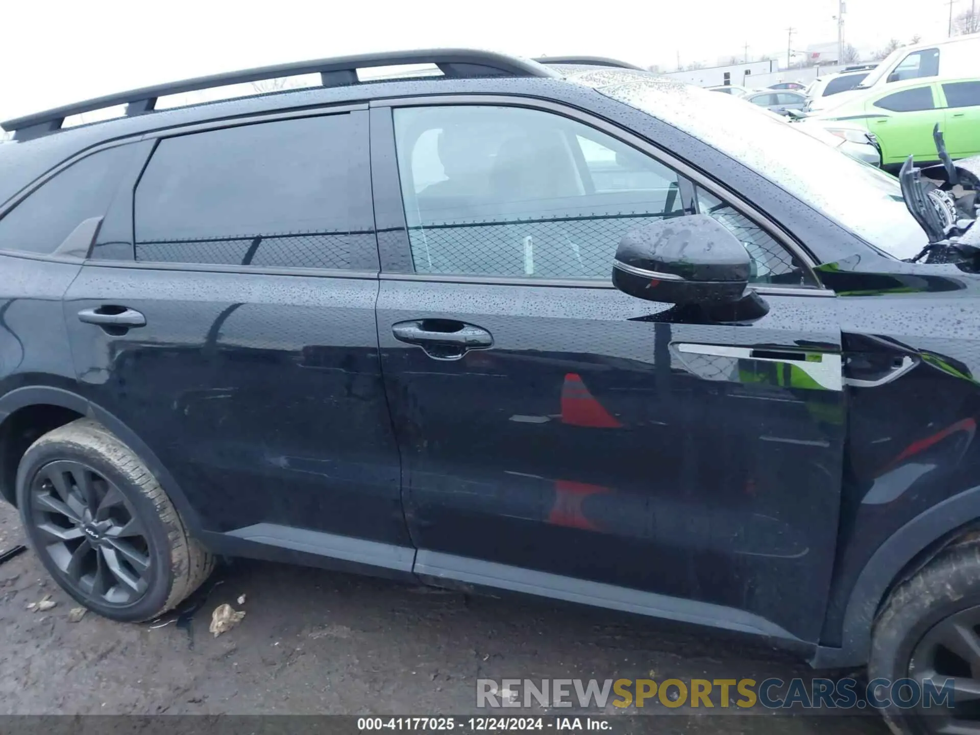 13 Photograph of a damaged car 5XYRHDLF8NG153282 KIA SORENTO 2022